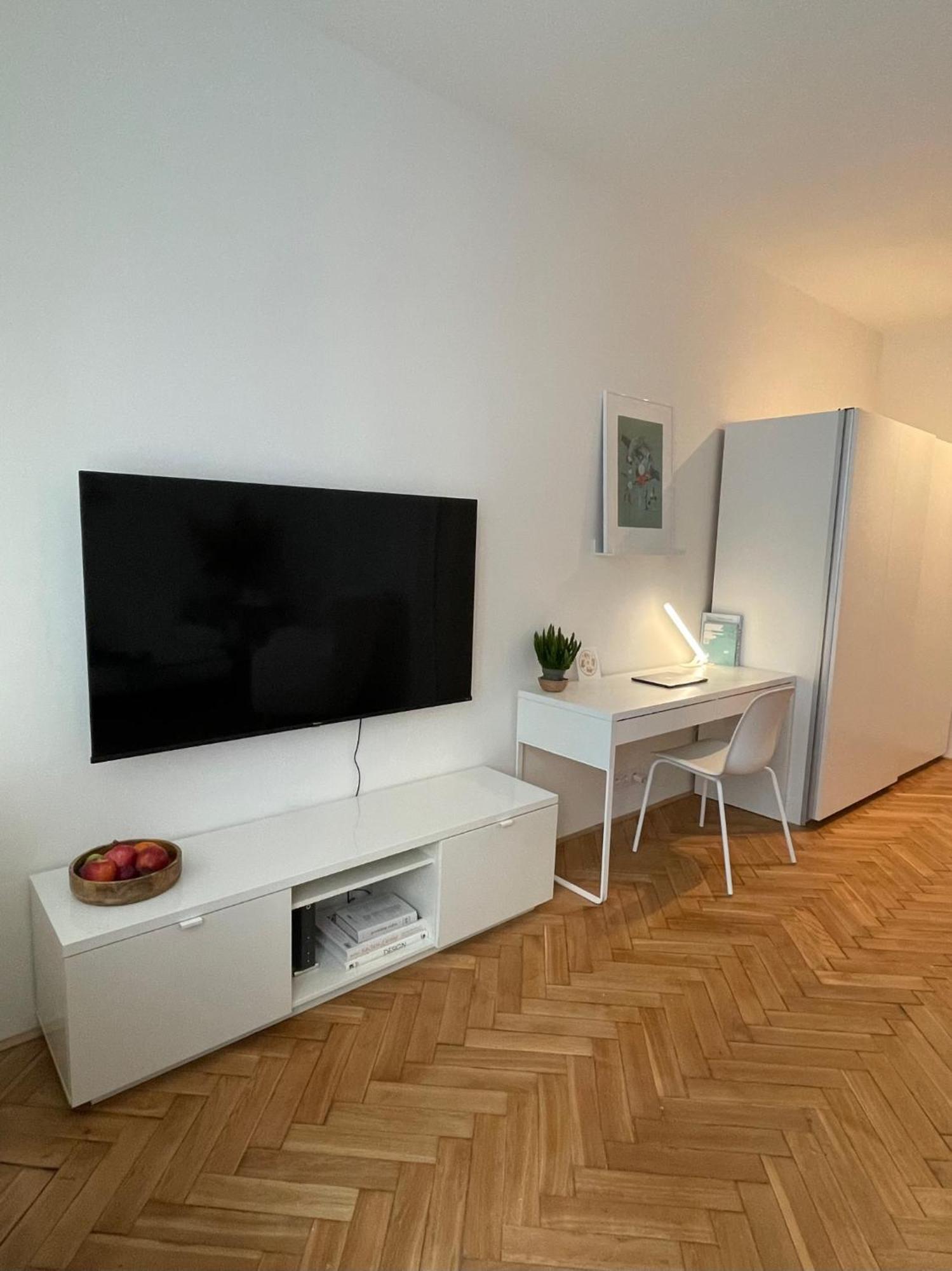 Apartment Urban Retreat I Modern Boho In Lovely Letna District - 10 Minutes From Old Town *