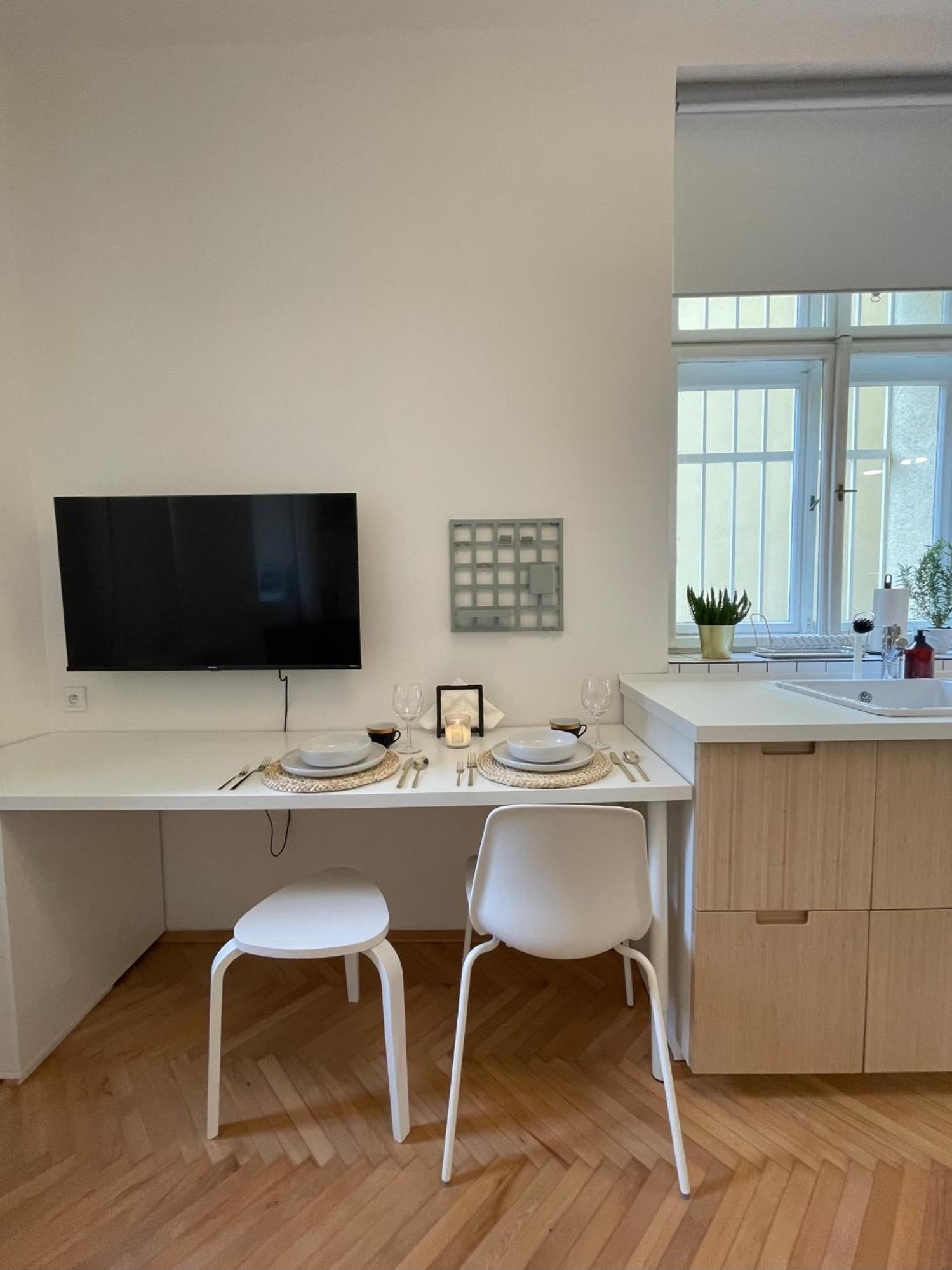 Apartment Urban Retreat I Modern Boho In Lovely Letna District - 10 Minutes From Old Town