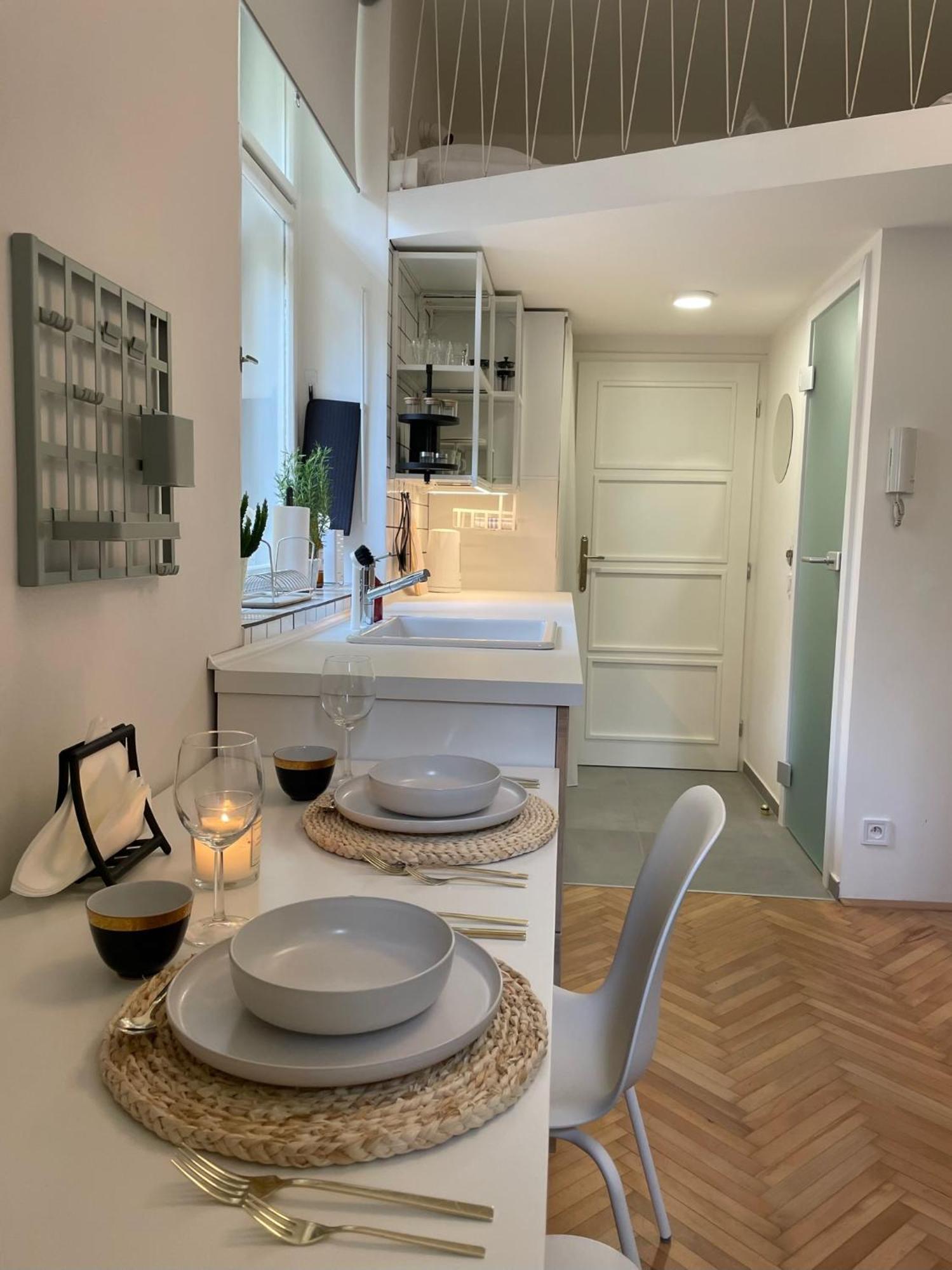 Urban Retreat I Modern Boho In Lovely Letna District - 10 Minutes From Old Town Apartment