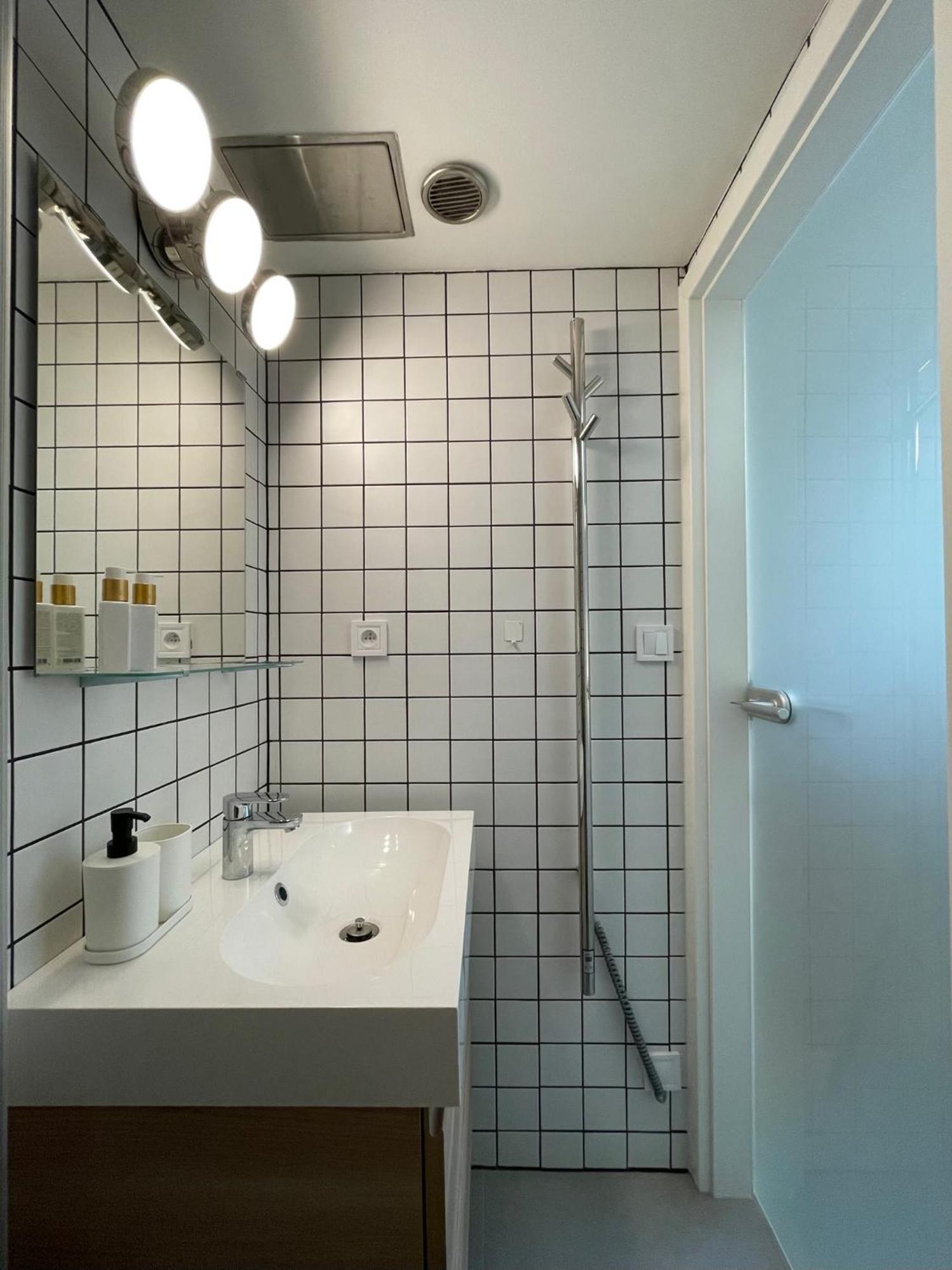 Urban Retreat I Modern Boho In Lovely Letna District - 10 Minutes From Old Town Apartment *