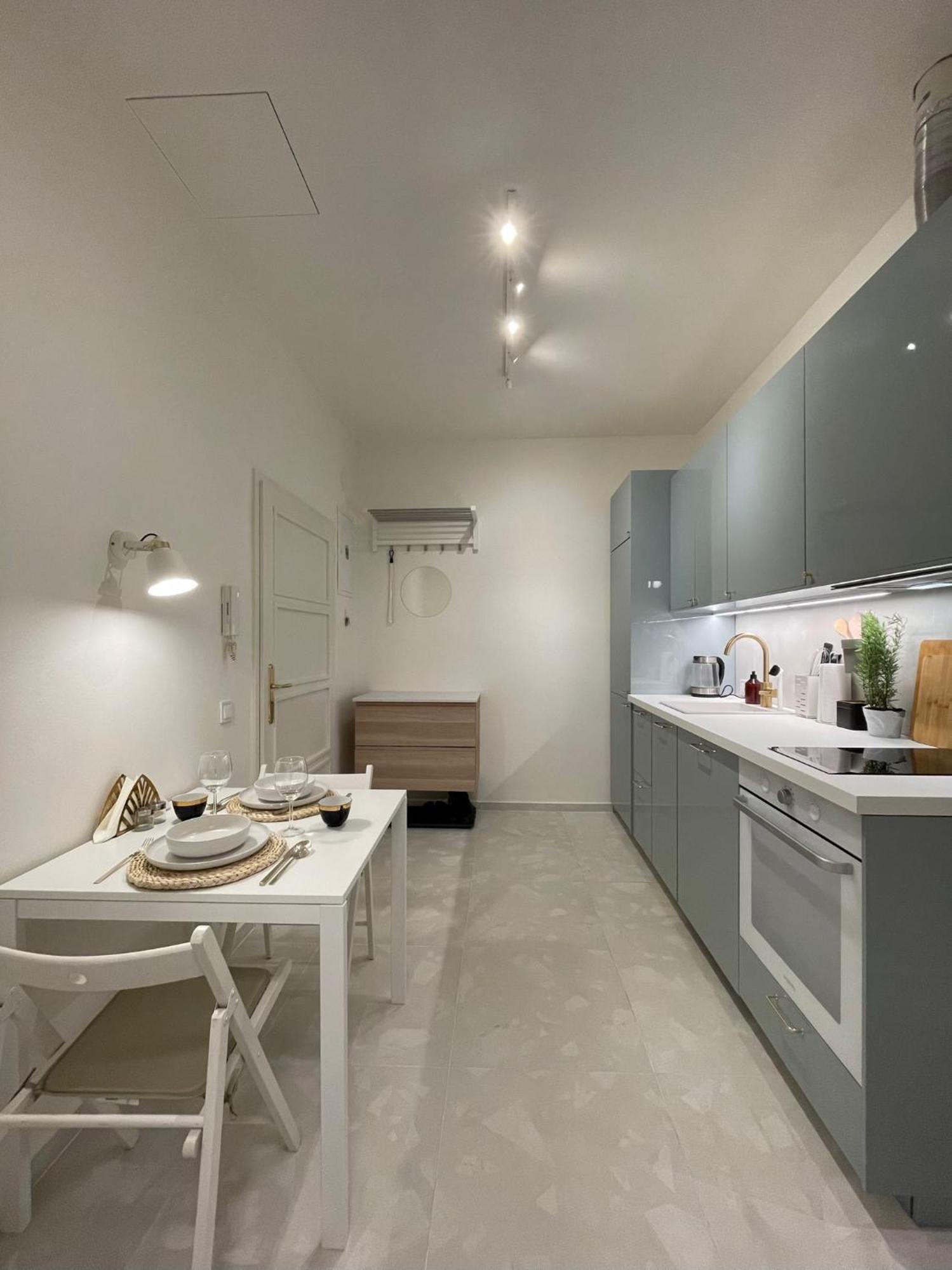 Urban Retreat I Modern Boho In Lovely Letna District - 10 Minutes From Old Town Apartment *