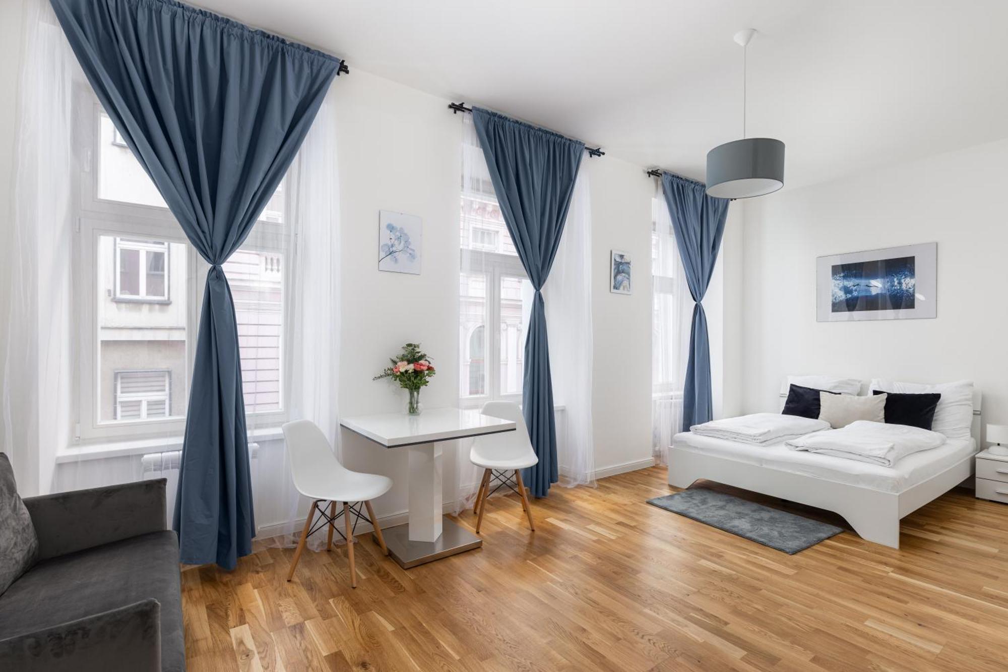 Stay2gether Blue Vibe - Metro Florenc Apartment *