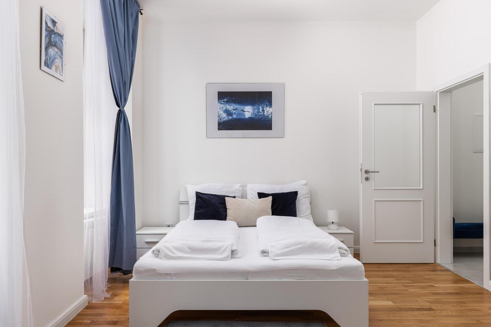 Stay2gether Blue Vibe - Metro Florenc Apartment *