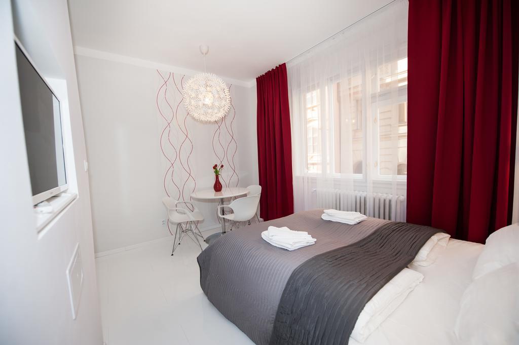 Honeymoon Ruterra Studio Prague