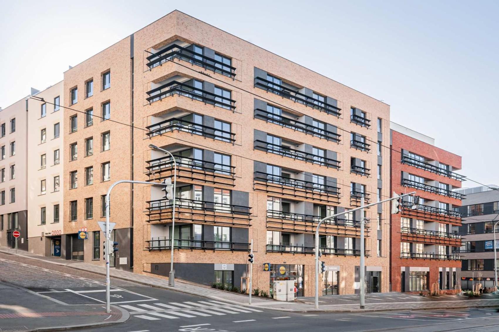 4 Room, 2 Bath, Parking * Prag