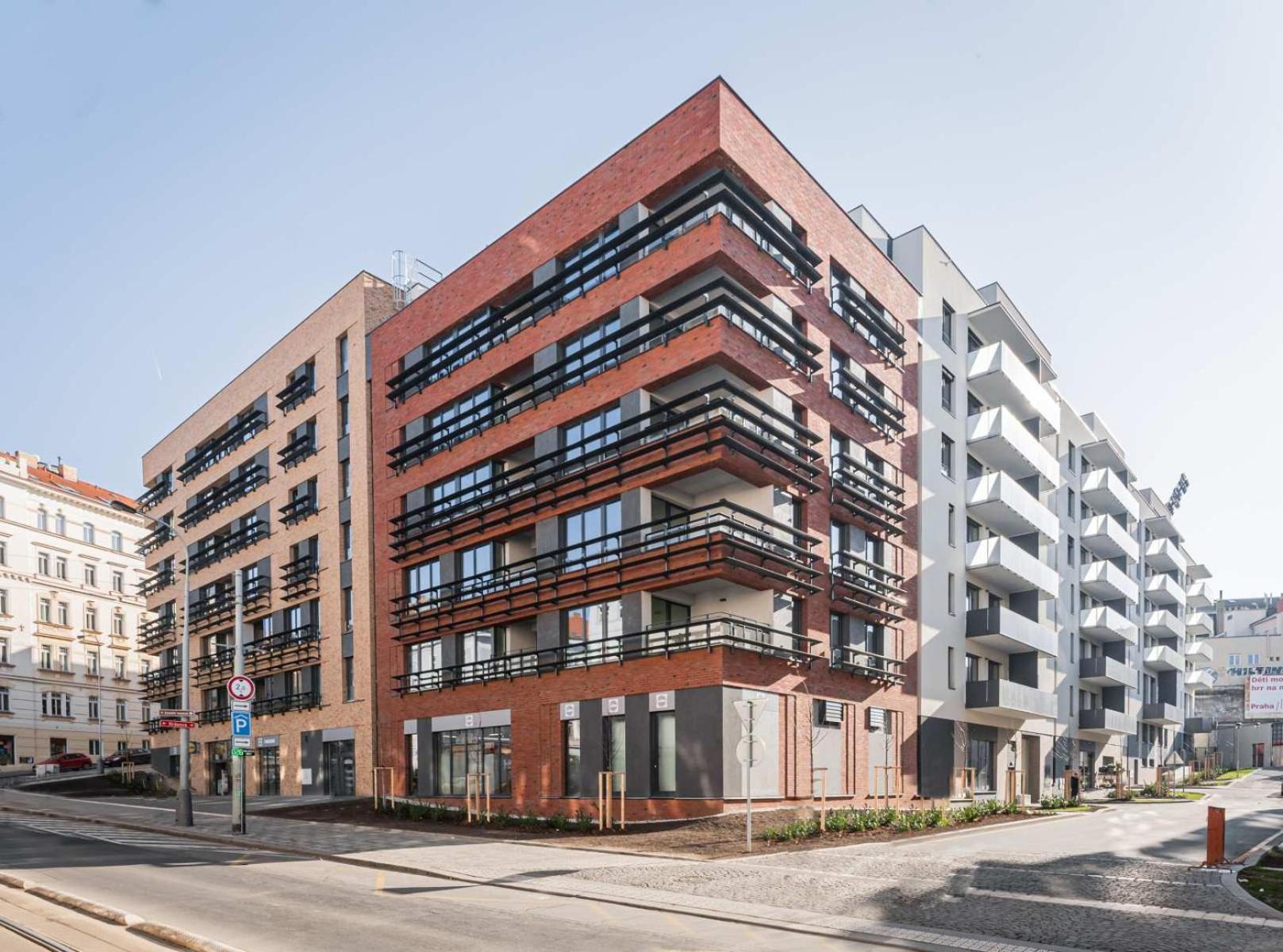 4 Room, 2 Bath, Parking
