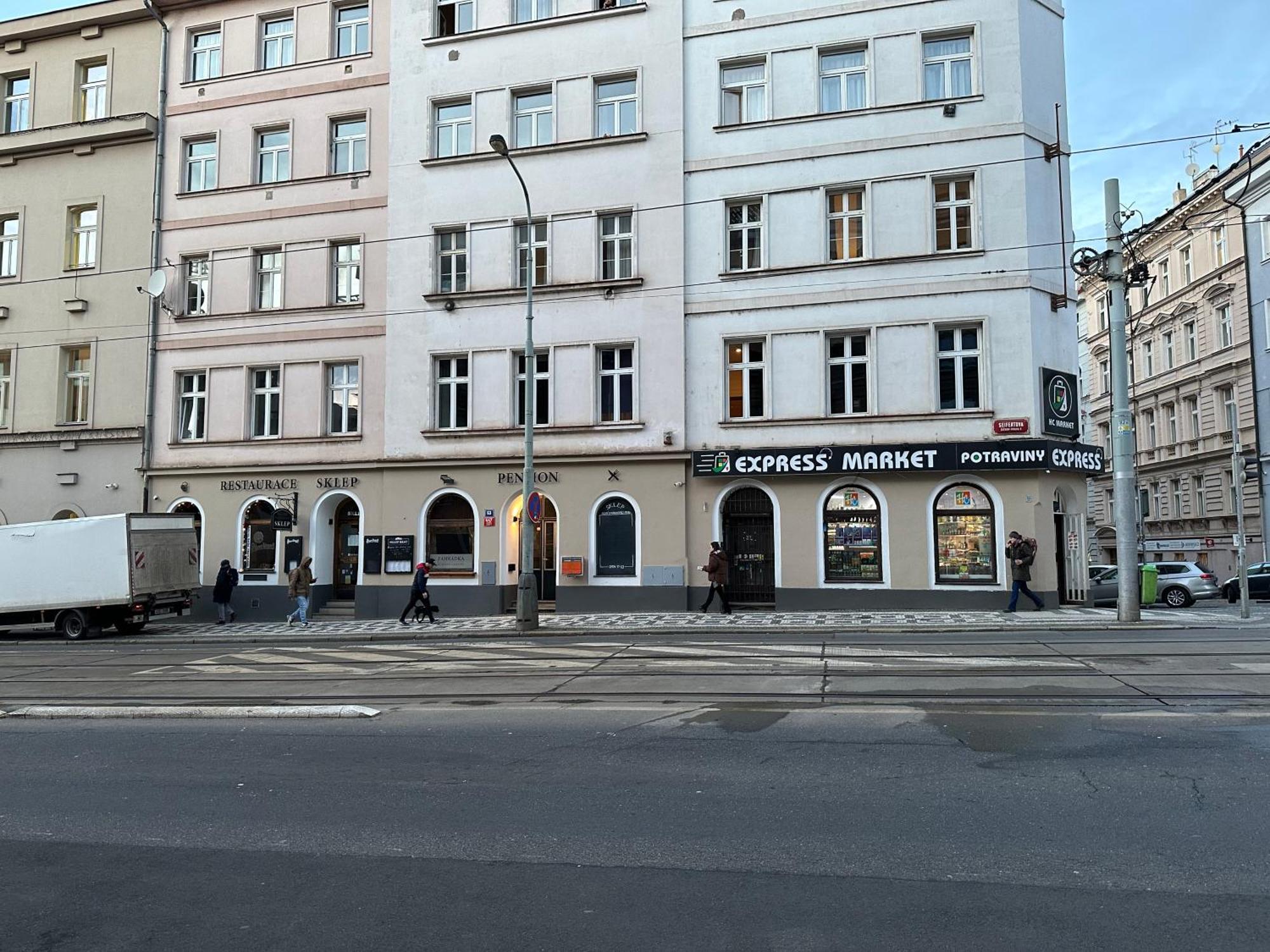 Lejlighed 4 Room, 2 Bath, Parking Prag