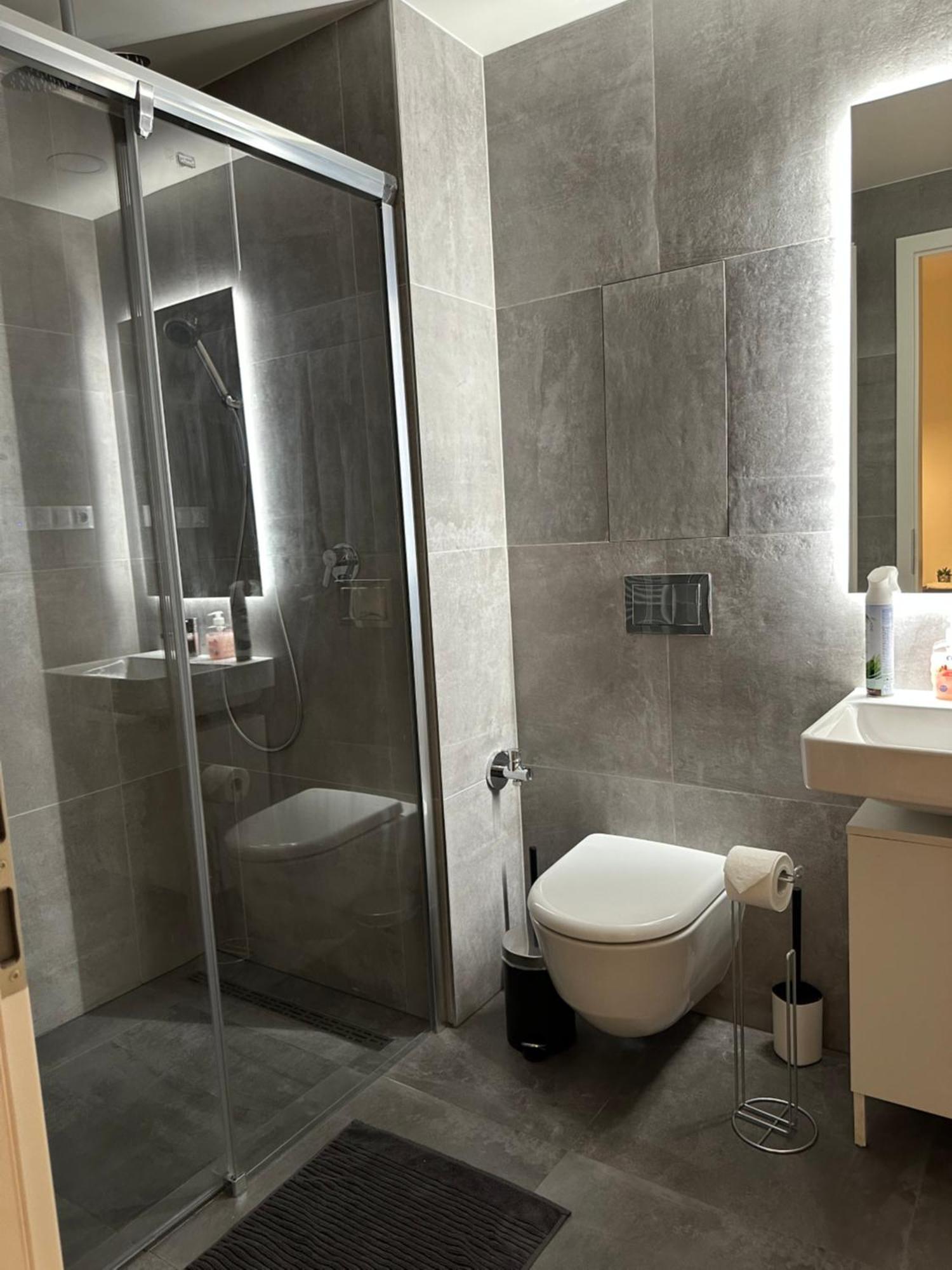 Lejlighed 4 Room, 2 Bath, Parking
