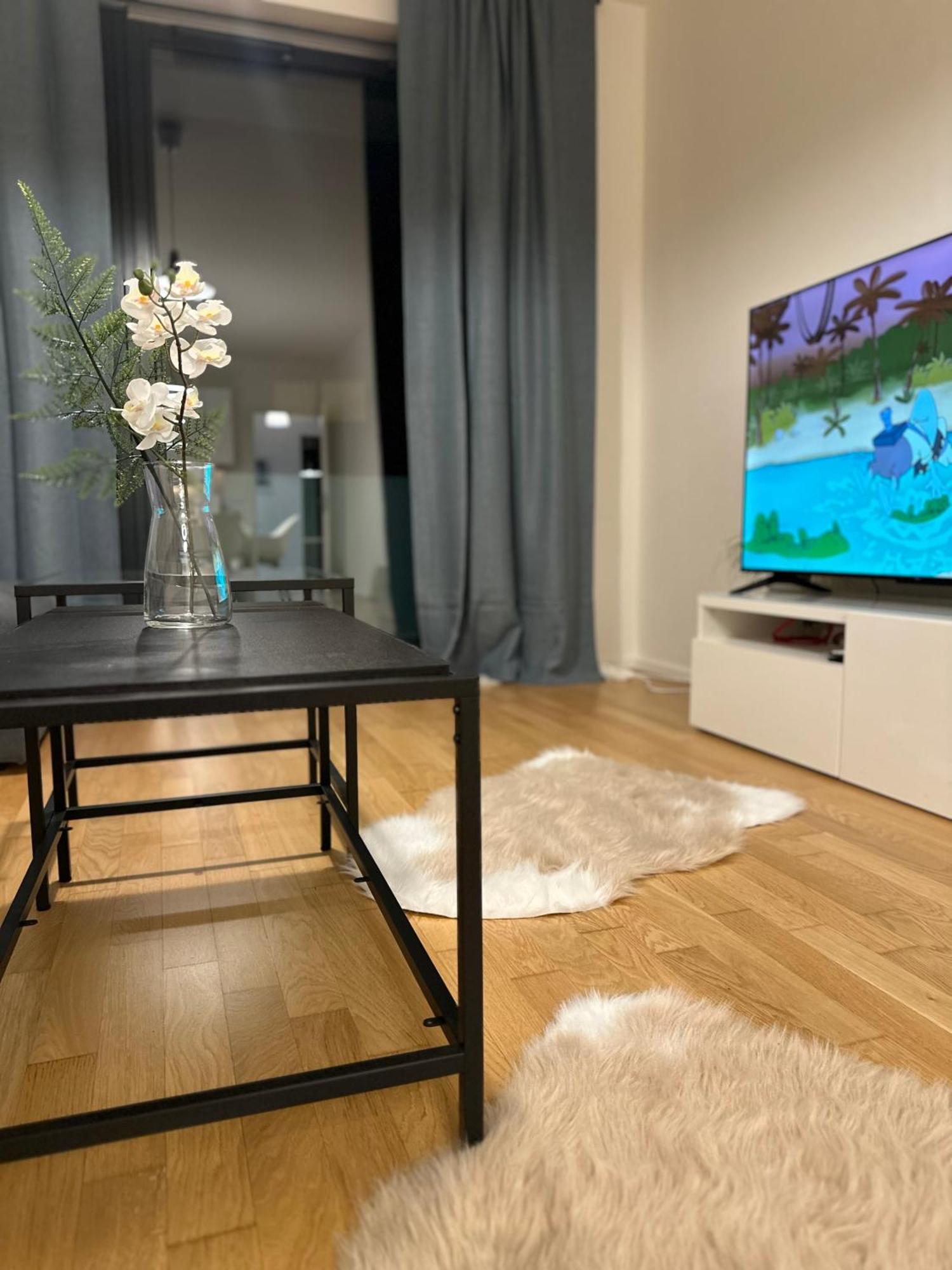 4 Room, 2 Bath, Parking * Prag