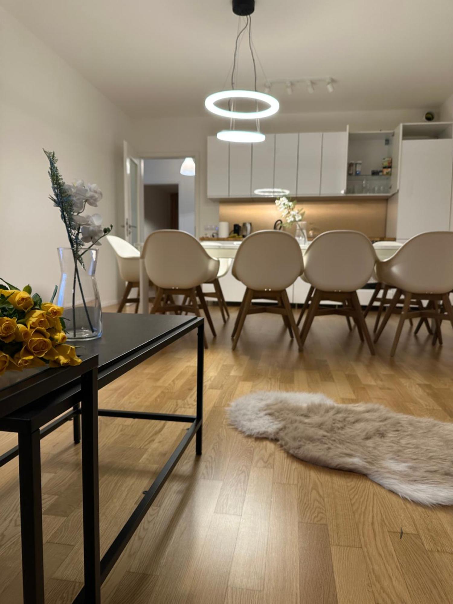 4 Room, 2 Bath, Parking *