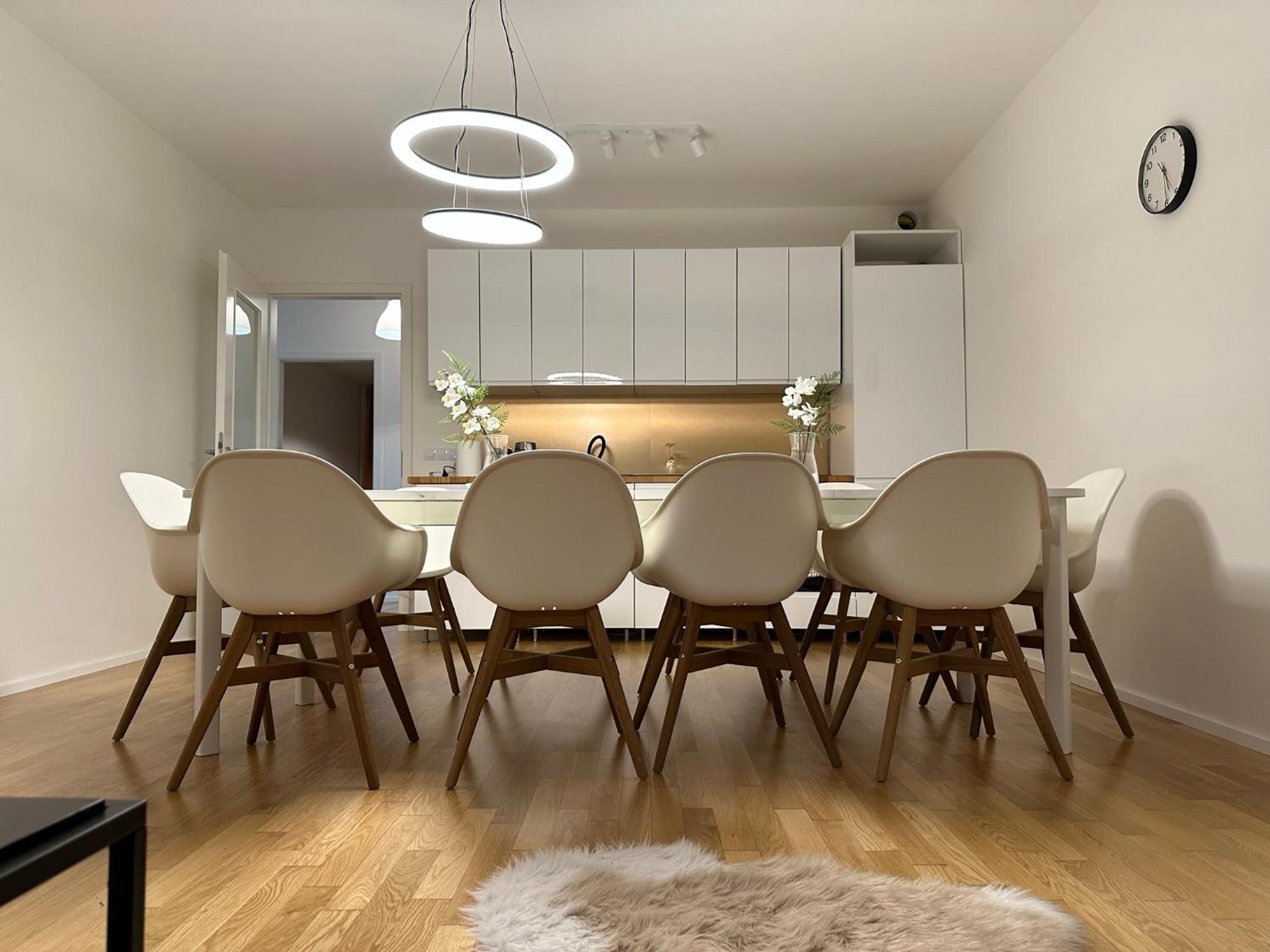 4 Room, 2 Bath, Parking Lejlighed *