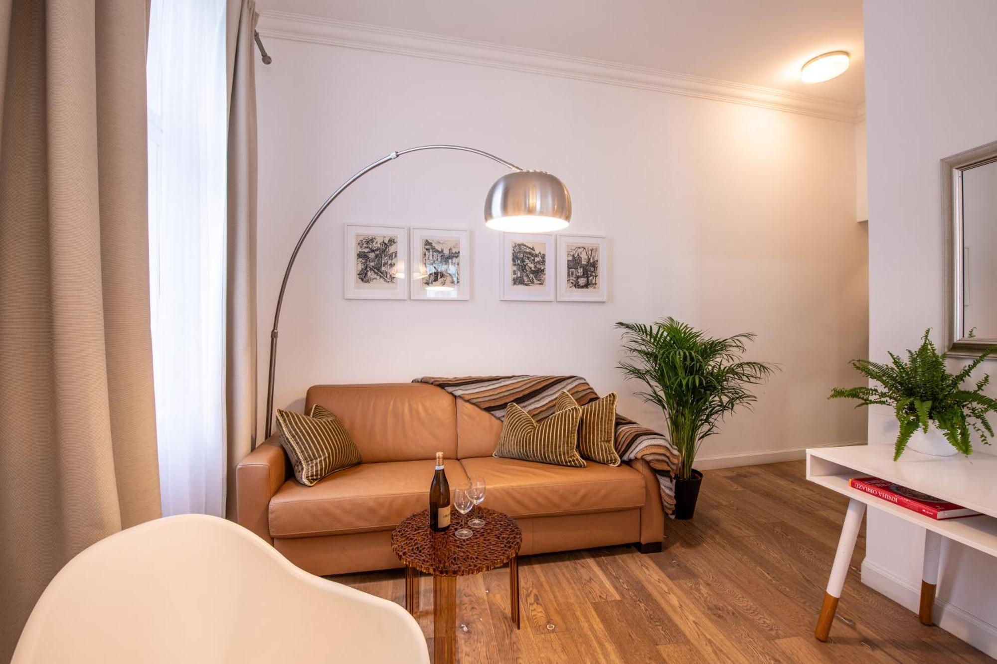 Modern Downtown - Renovated, On Ideal Location *