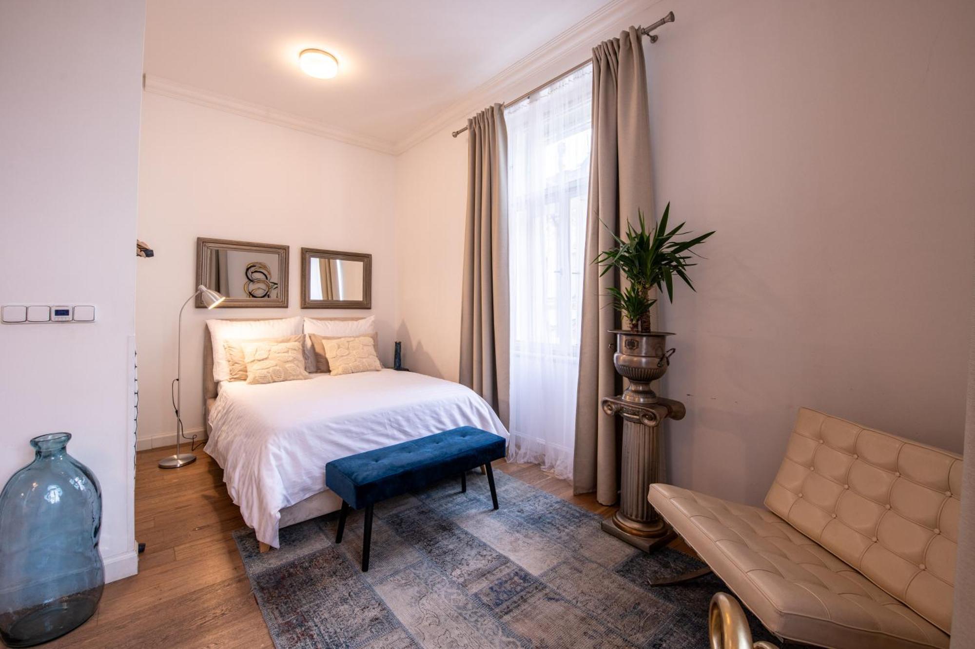 Modern Downtown - Renovated, On Ideal Location
