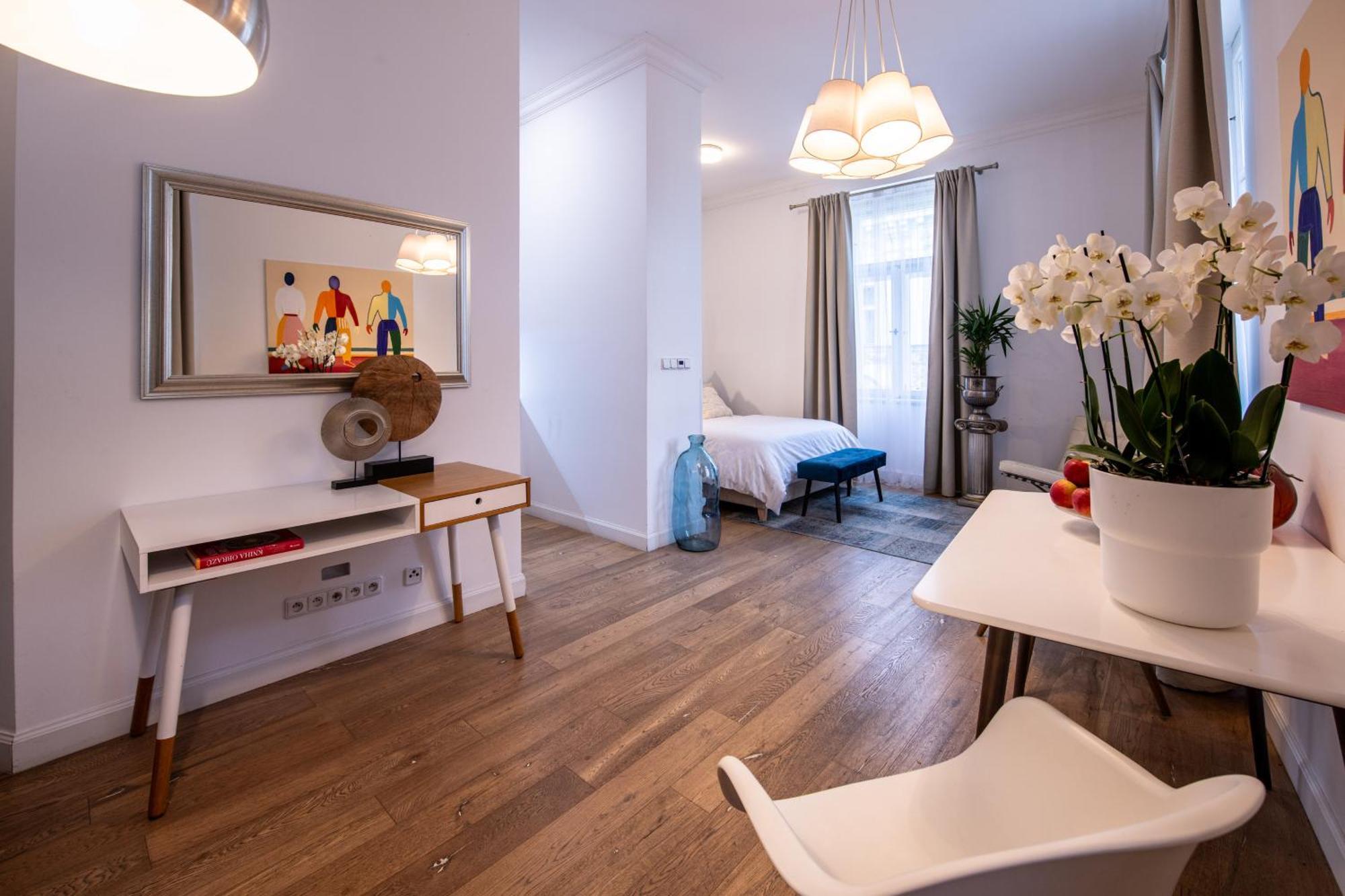 Apartment Modern Downtown - Renovated, On Ideal Location