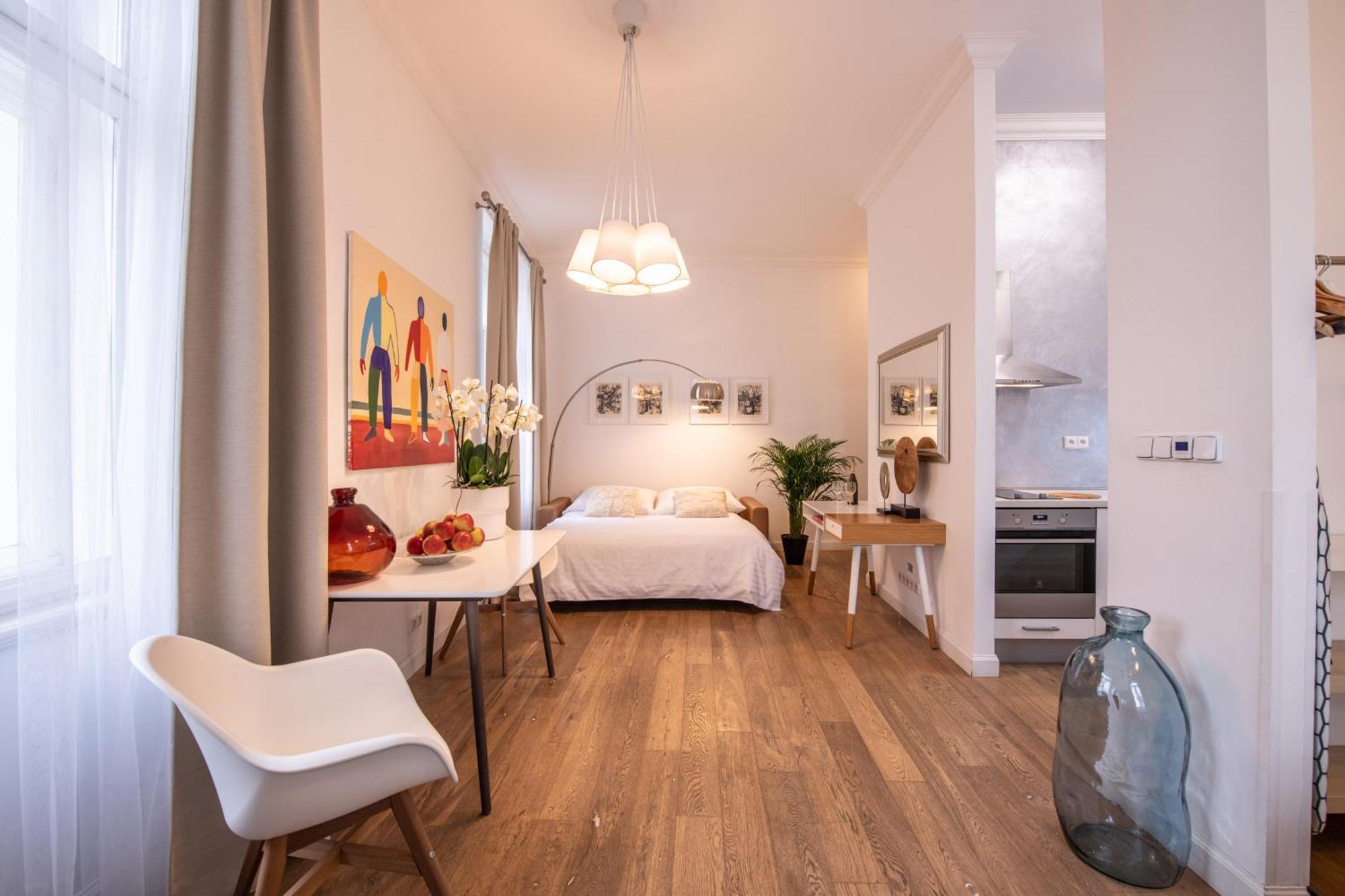 Modern Downtown - Renovated, On Ideal Location Apartment