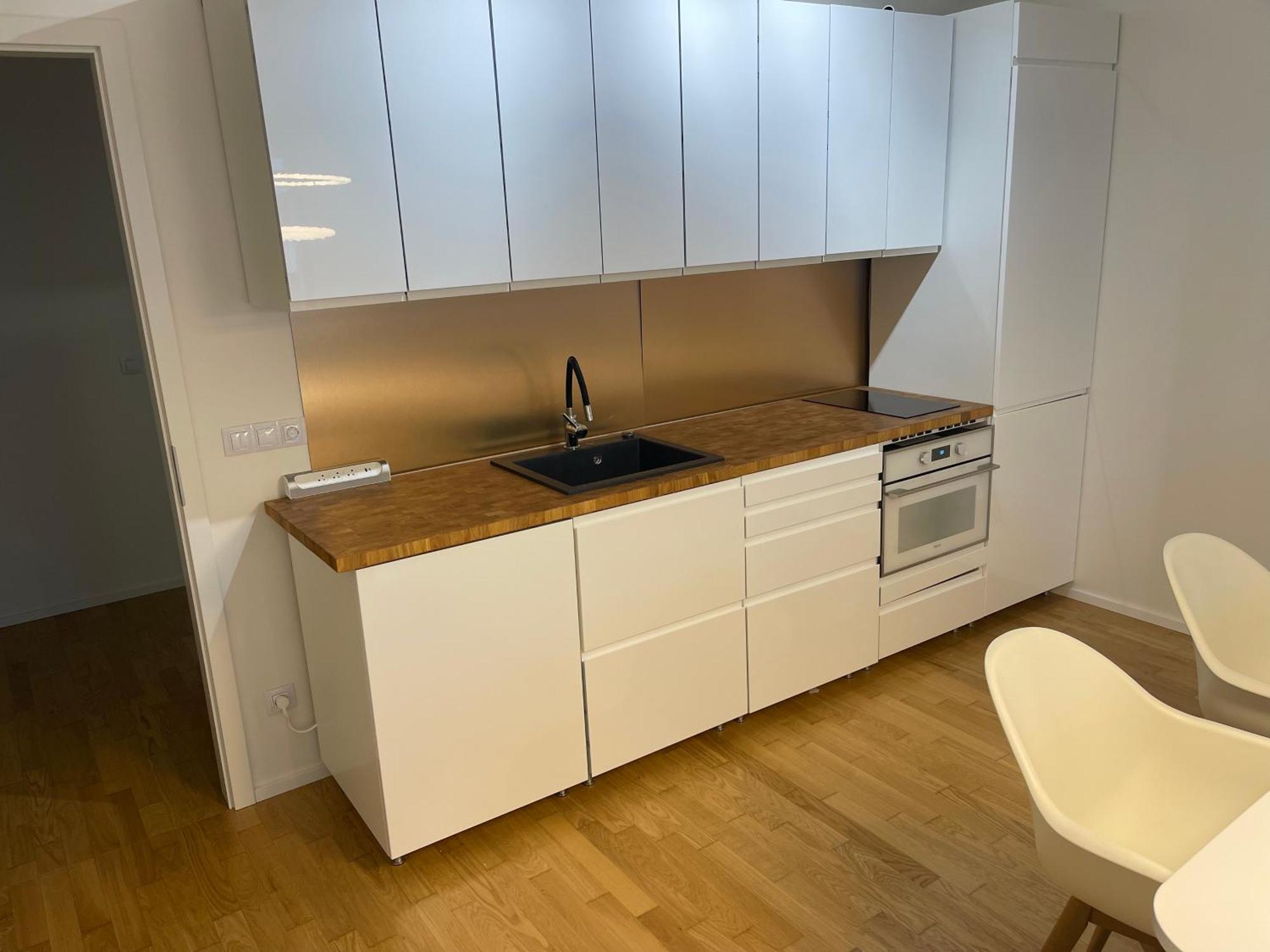 4 Room, 2 Bath, Parking