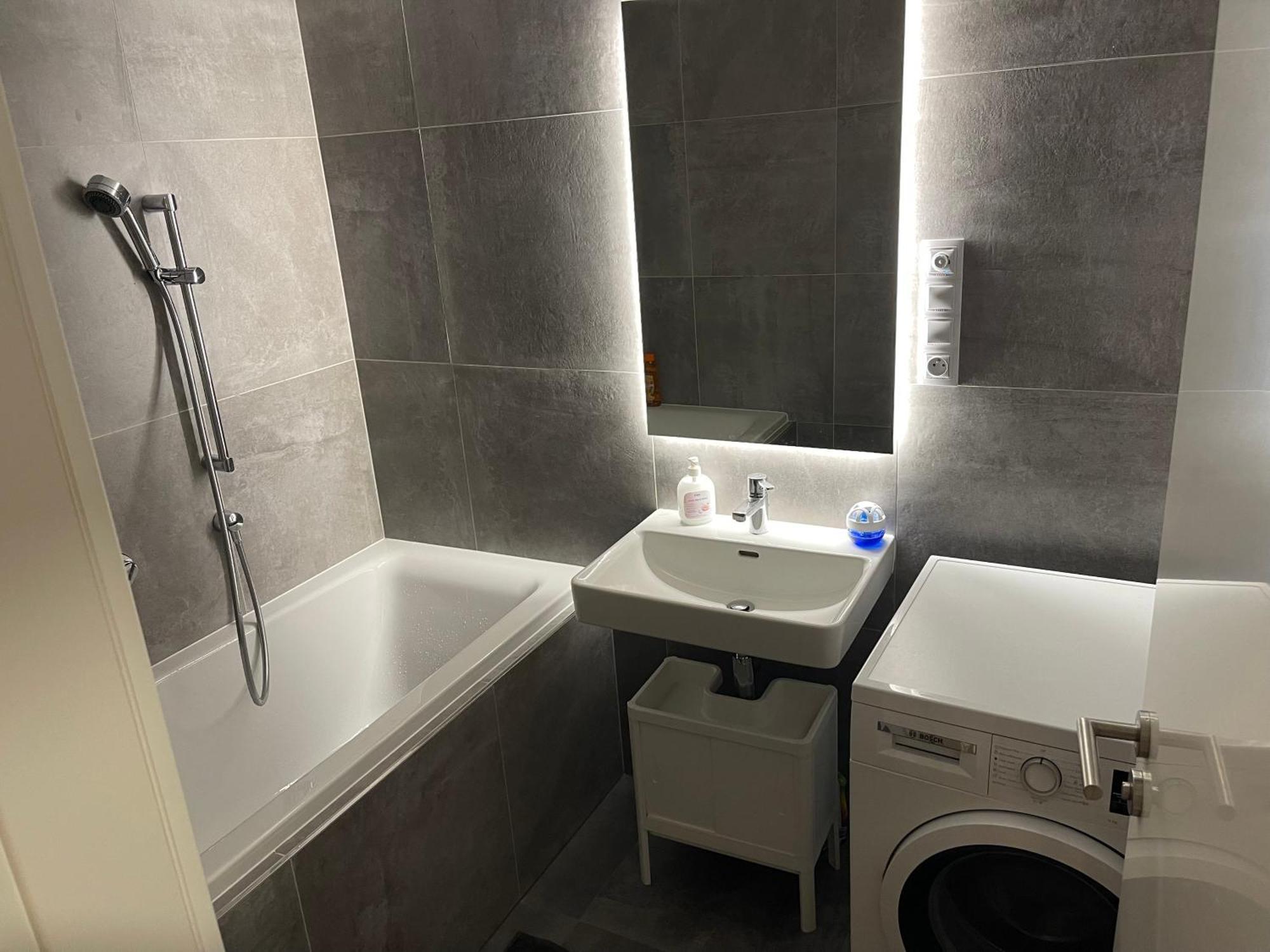 Apartment 4 Room, 2 Bath, Parking