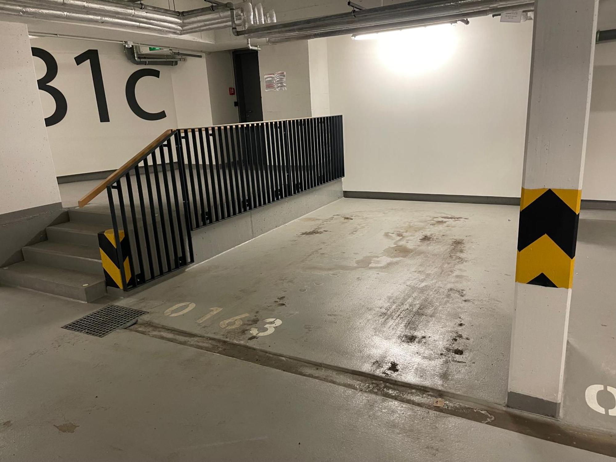 4 Room, 2 Bath, Parking Prag