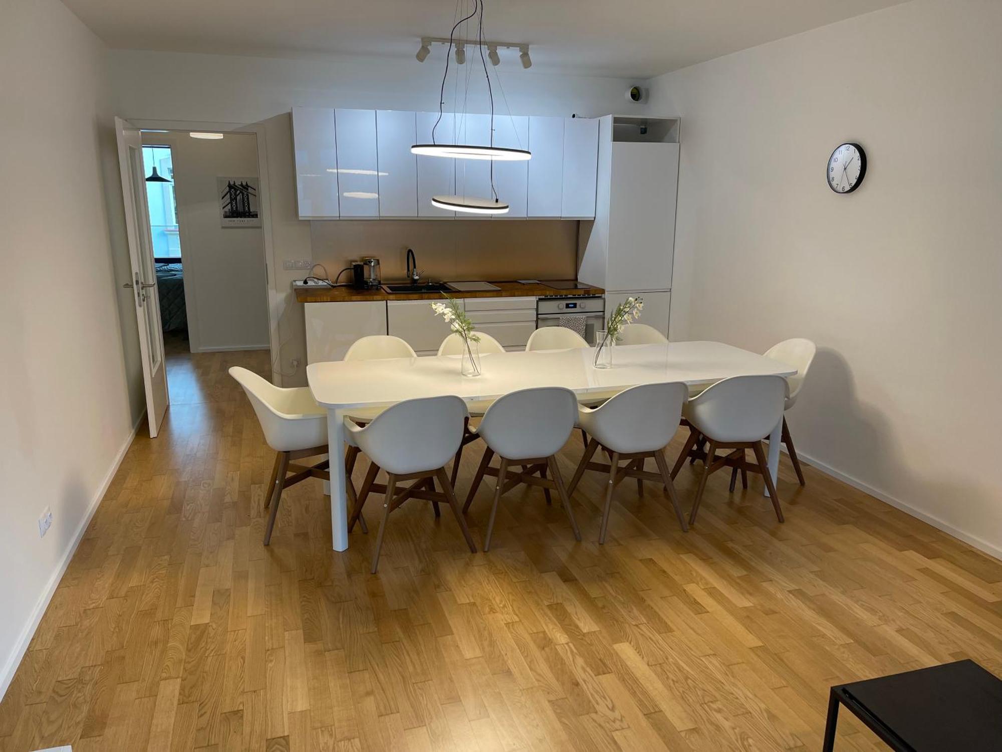 4 Room, 2 Bath, Parking *