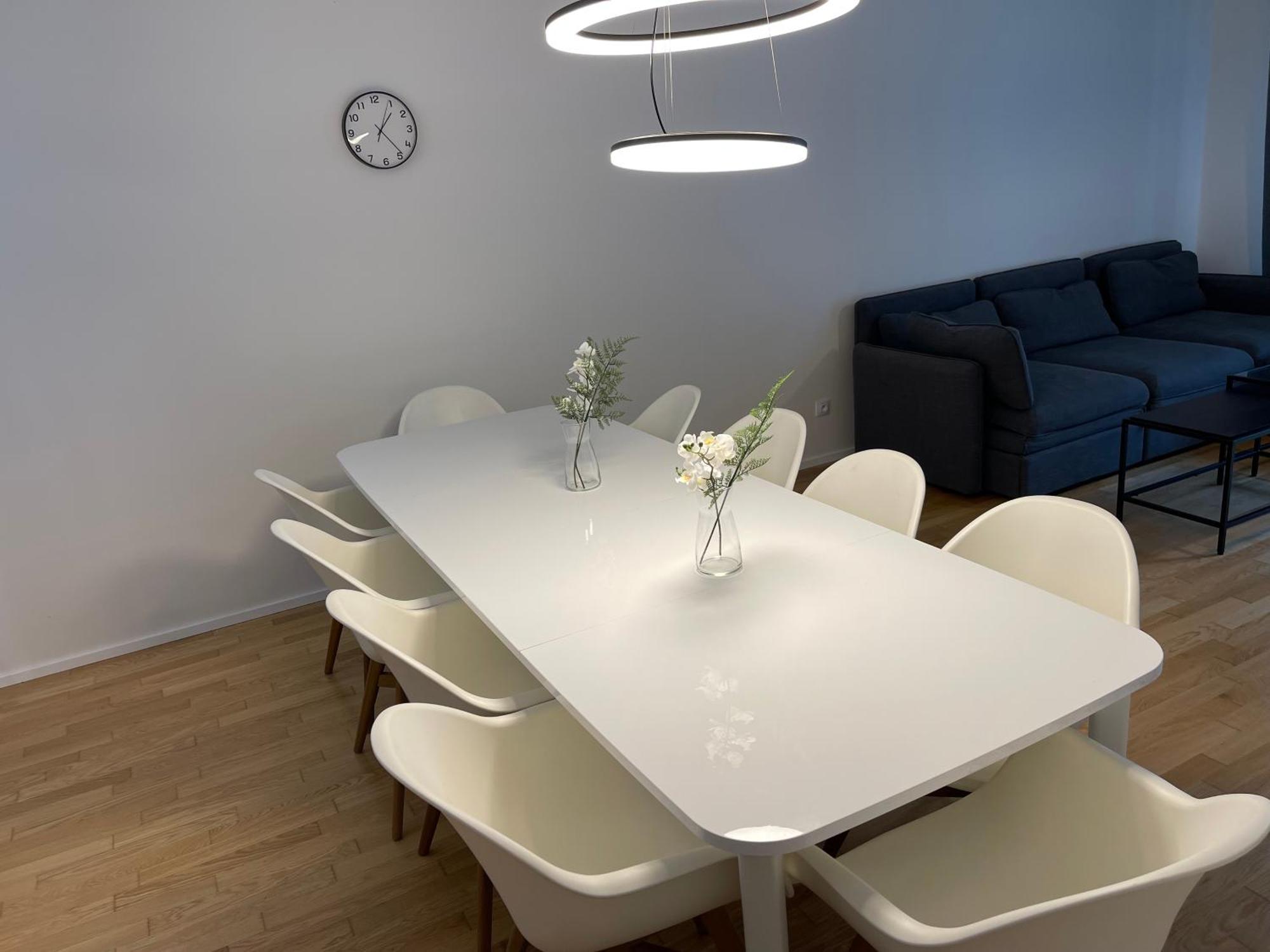 4 Room, 2 Bath, Parking Lejlighed