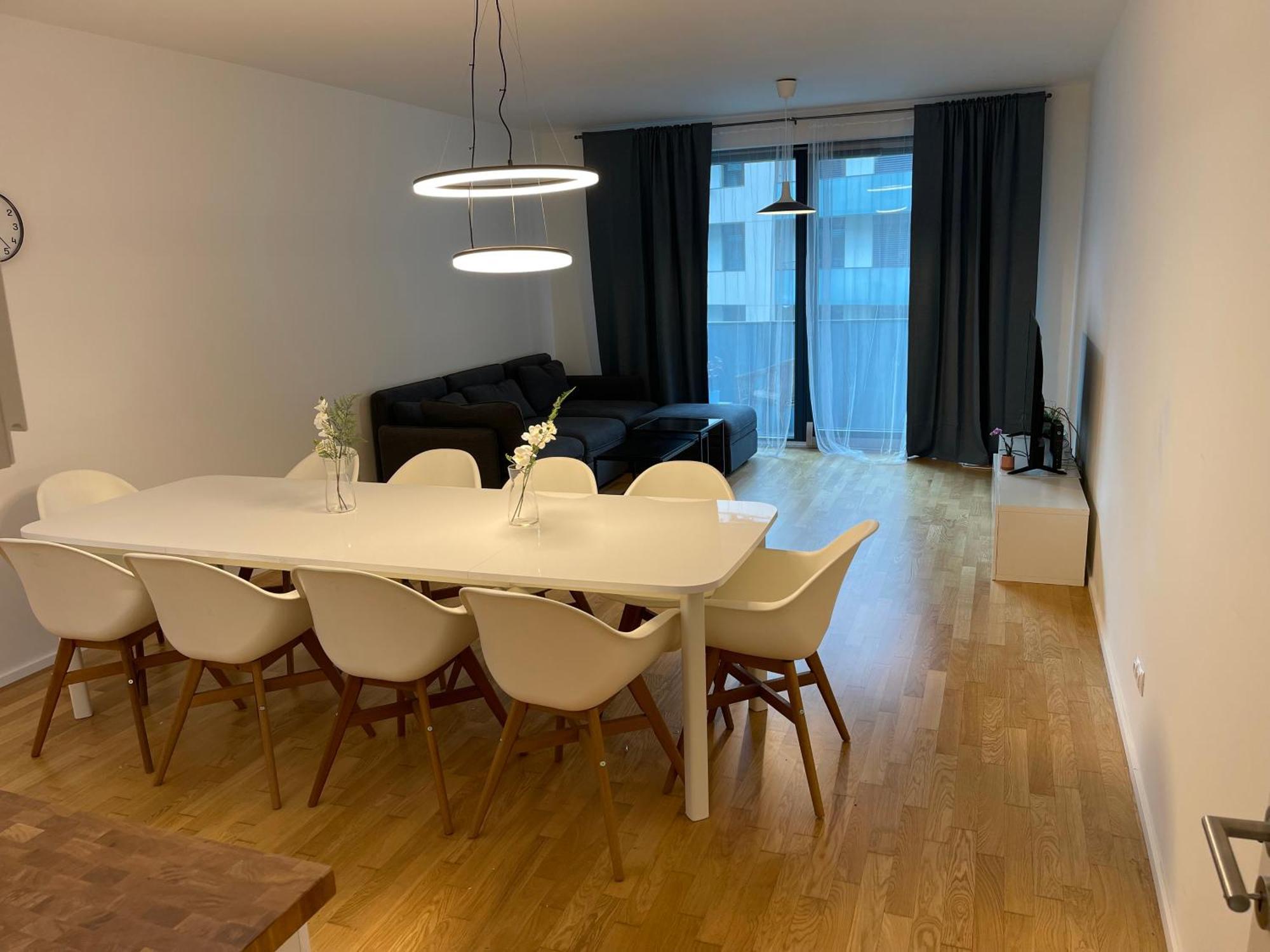 4 Room, 2 Bath, Parking