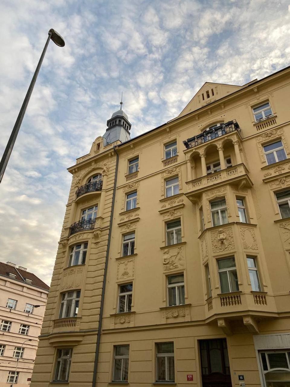 Bohemian Near The Center Apartment Prag
