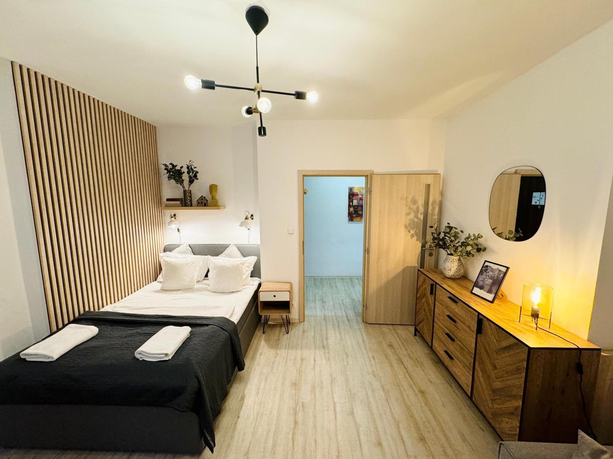 Nicelovely & Dlouha Apartment *