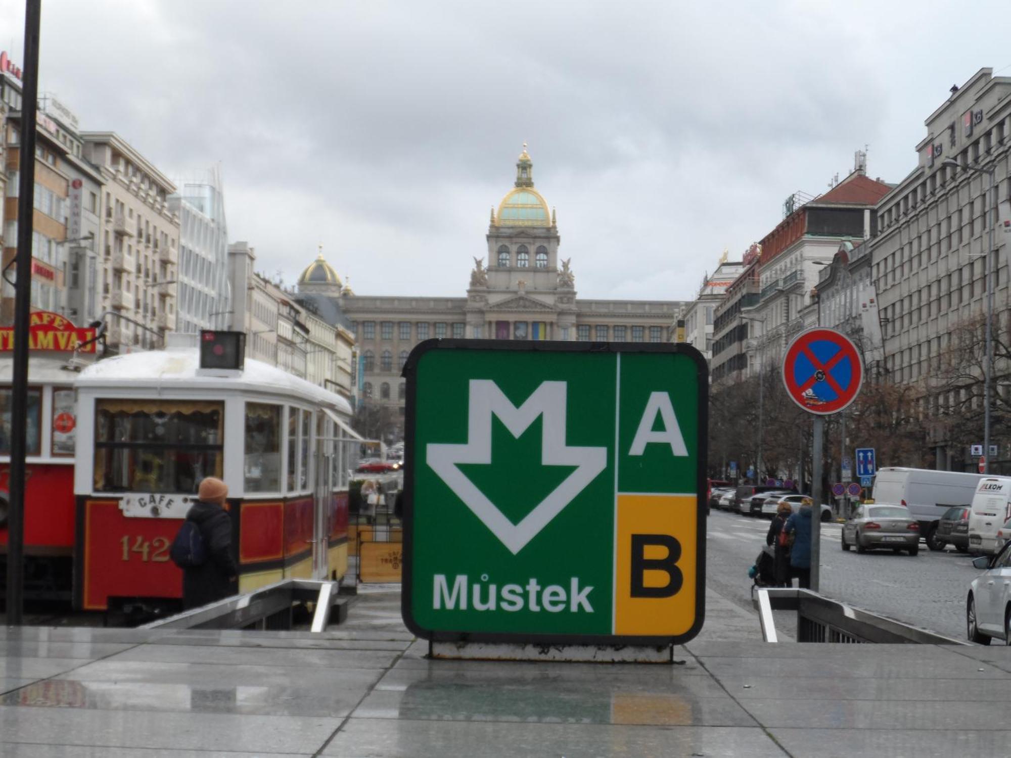 Room2-airb Next To Main Street Crowded * Prag