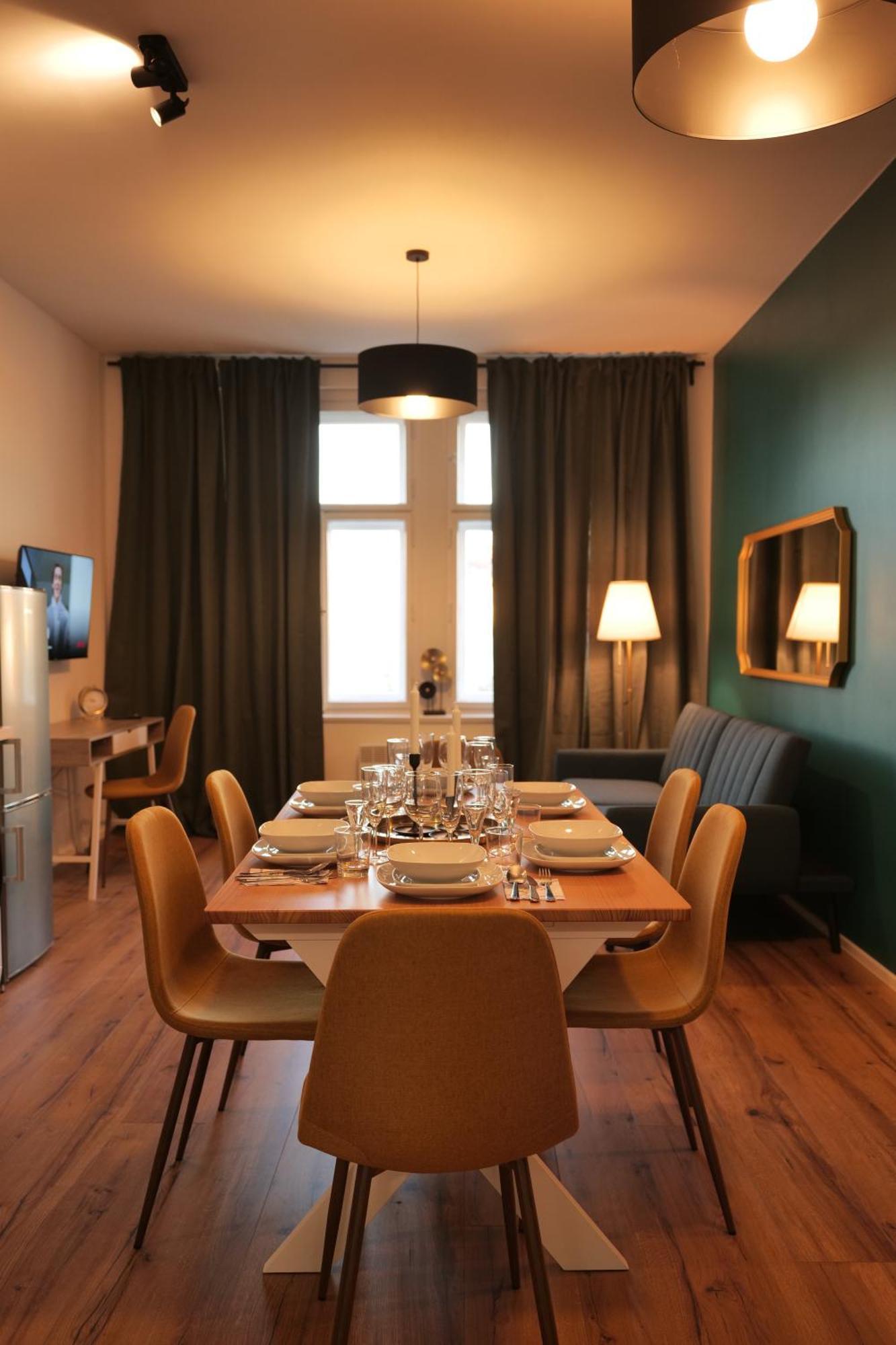 Royal Square View Apartment *