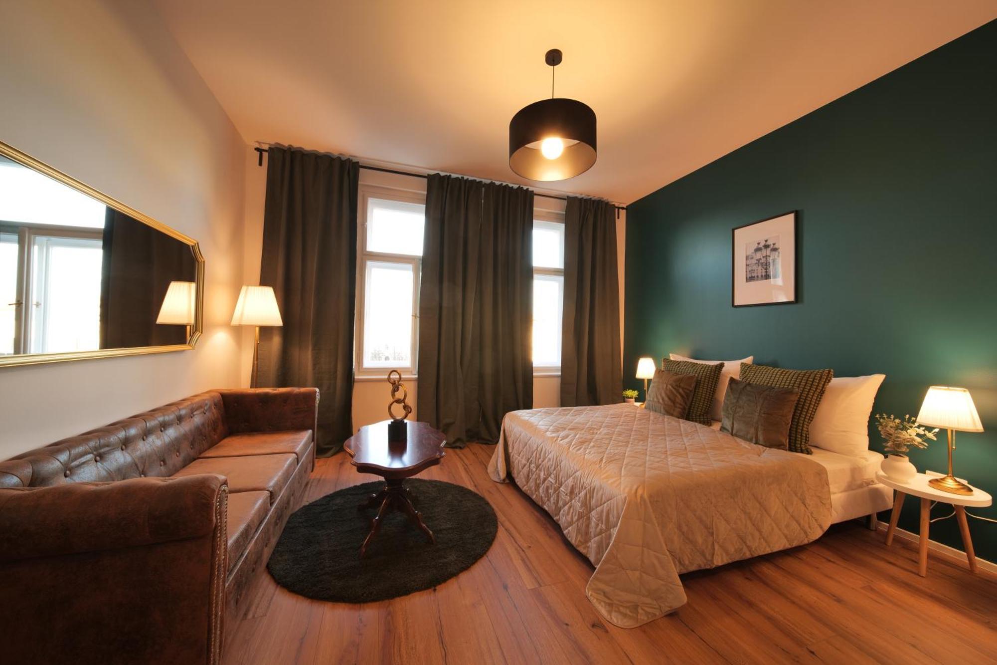 Royal Square View Apartment *