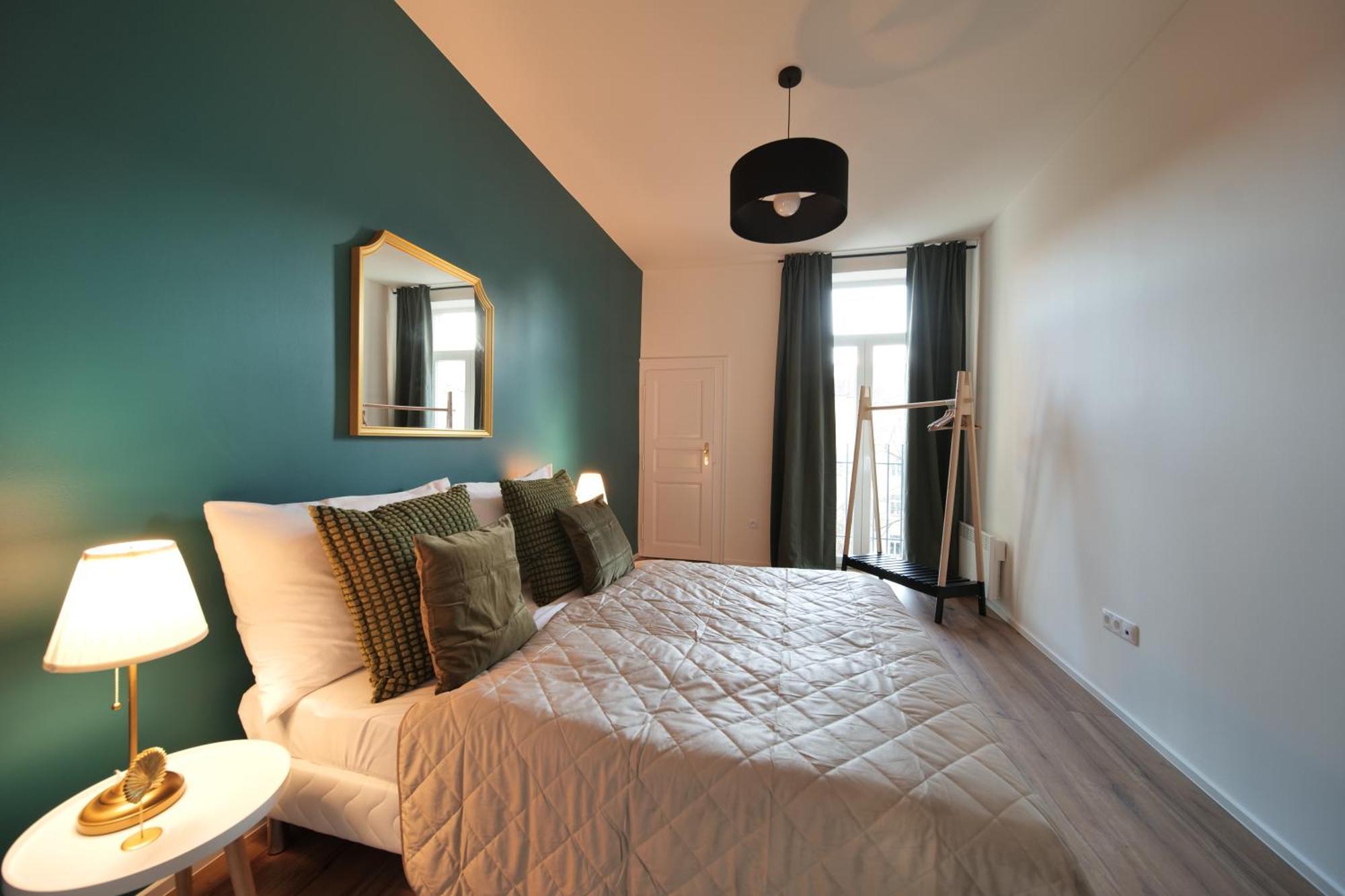 Royal Square View Apartment *