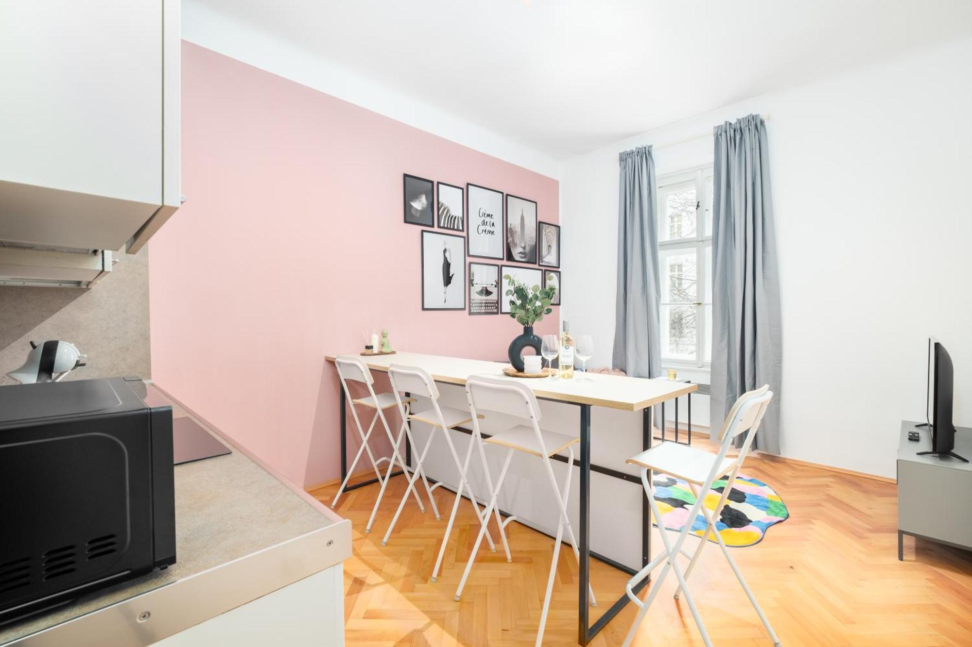 Days - Modern Apts - Fast Wifi - Netflix - 7 Min Wenceslas Sq *