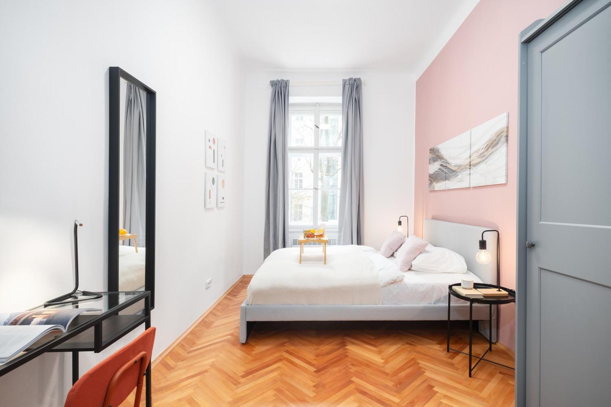 Apartmán Days - Modern Apts - Fast Wifi - Netflix - 7 Min Wenceslas Sq Praha