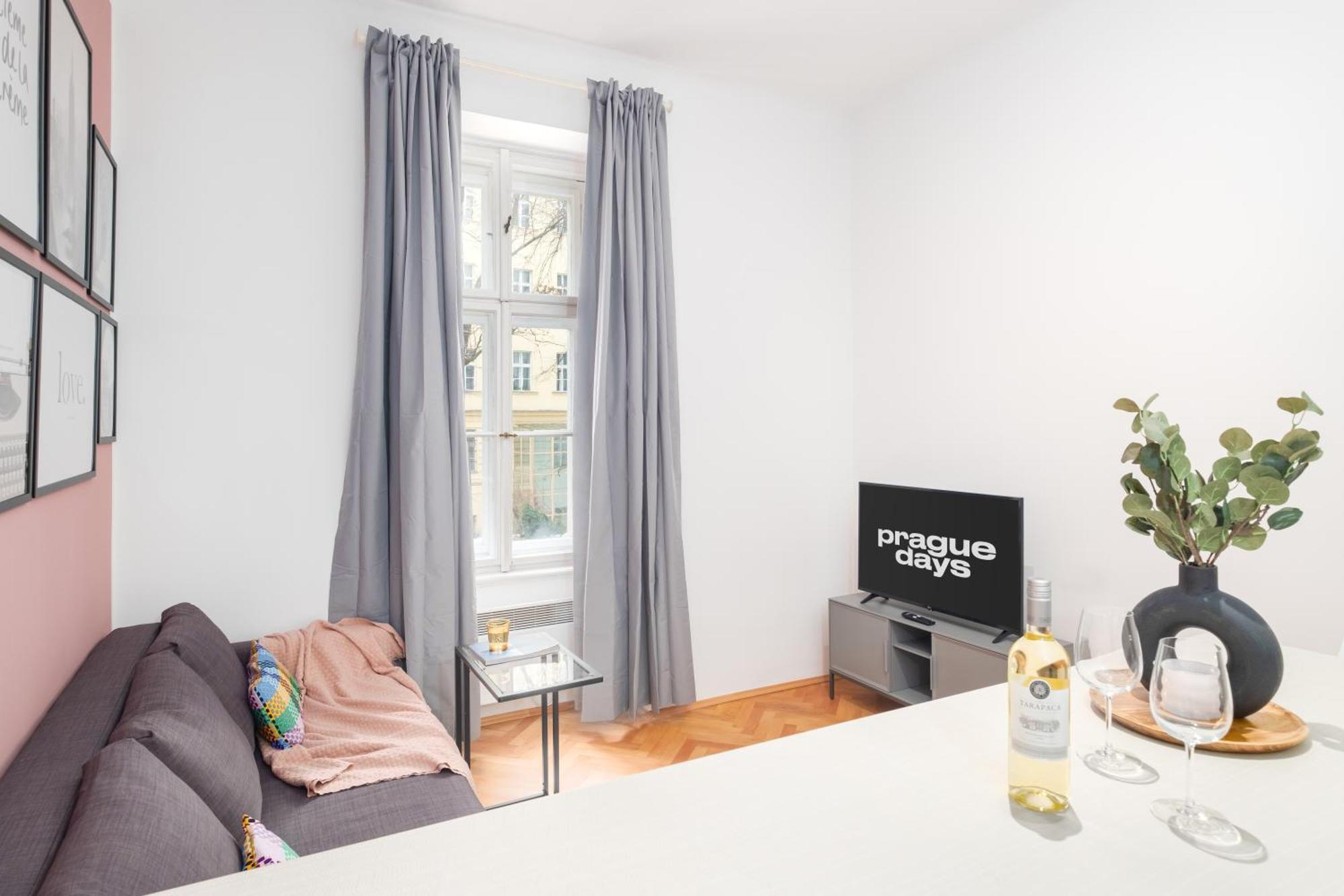 Lägenhet Days - Modern Apts - Fast Wifi - Netflix - 7 Min Wenceslas Sq