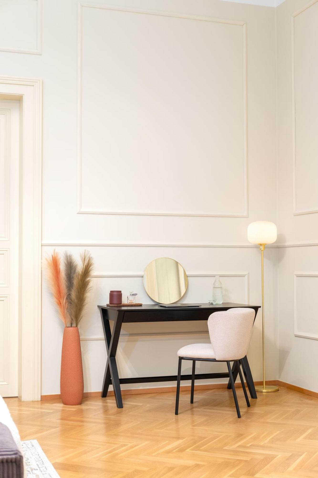 Stru House By Days - Luxurious Next To National Theatre