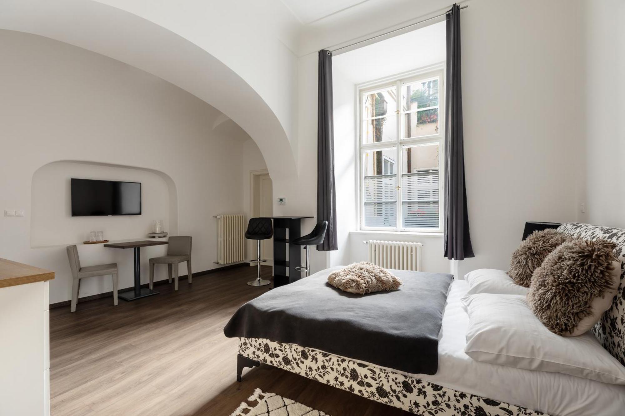 Aparthotel Old Town Square By Emblem 5*