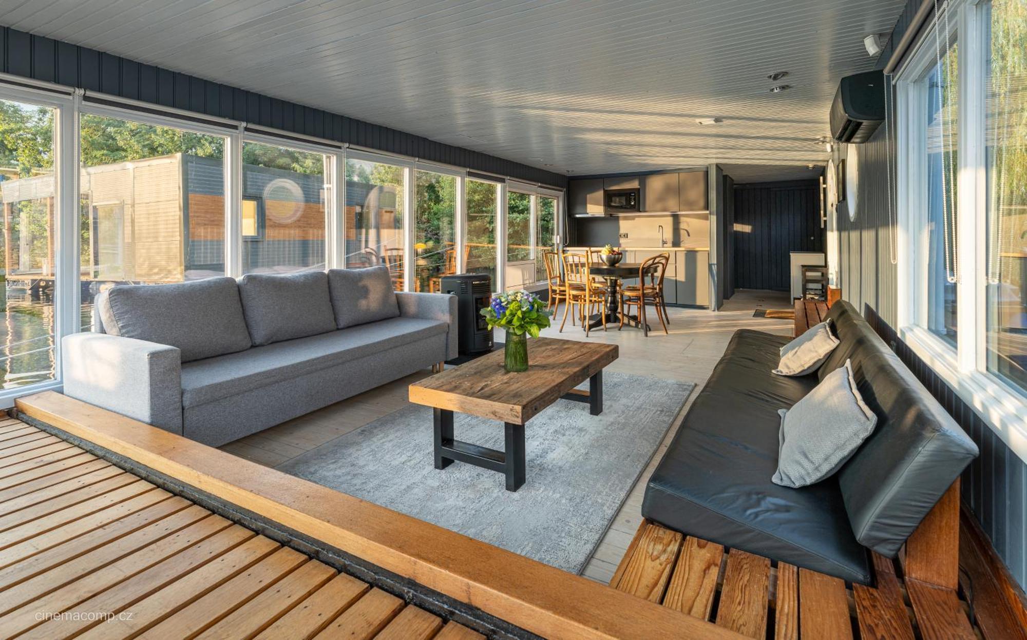 Houseboat - Place In Prag