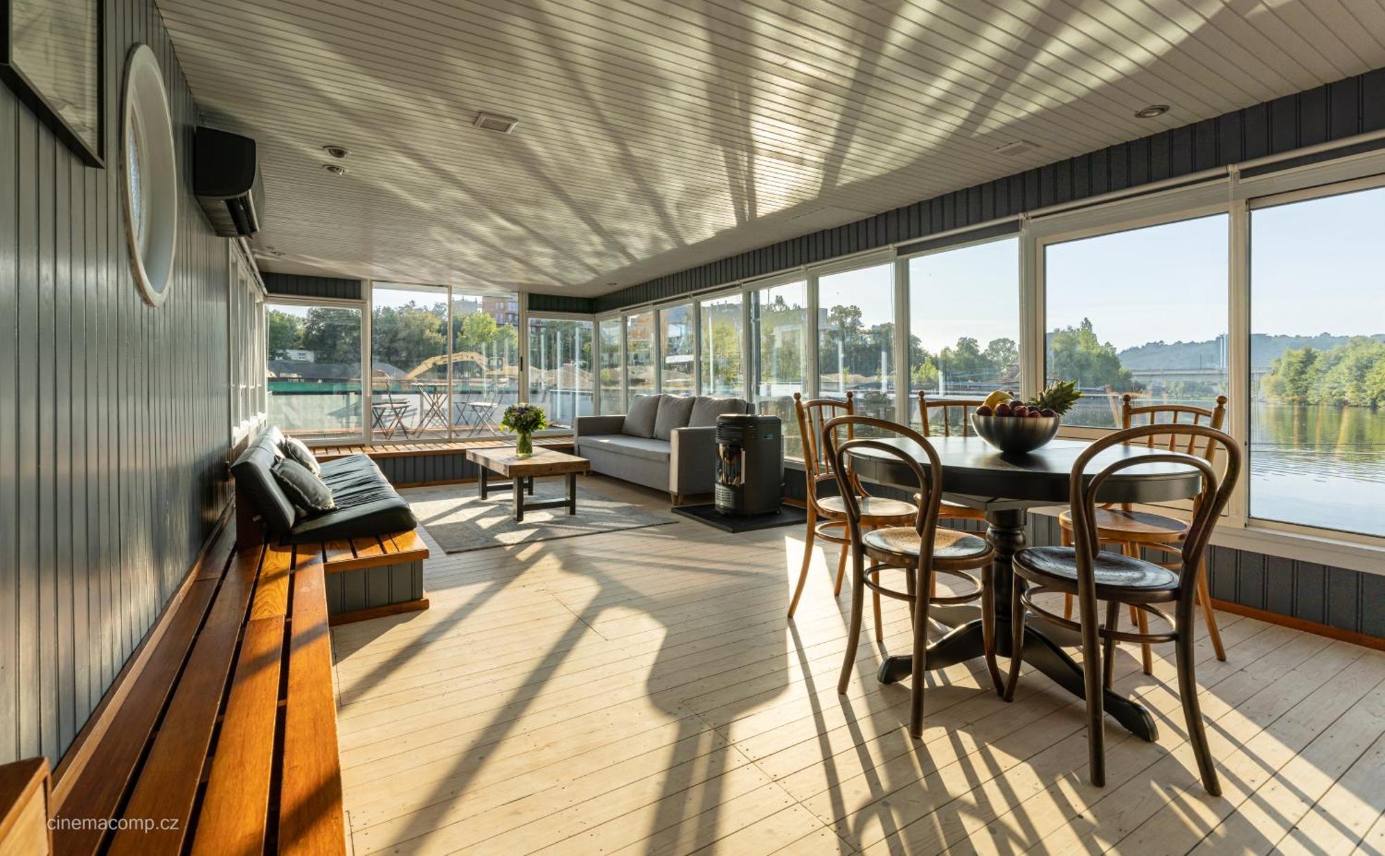 Houseboat - Place In Prag