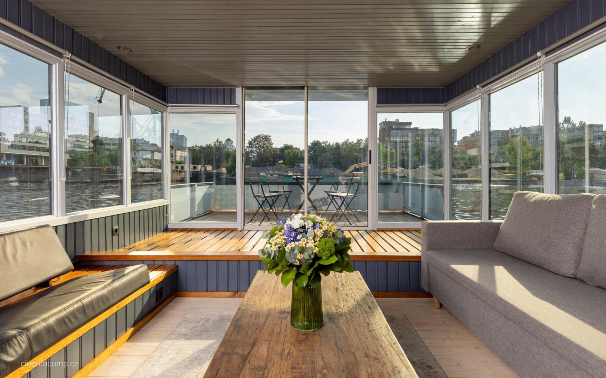 Houseboat - Place In Prag