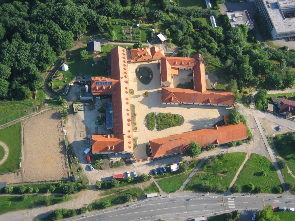 Toulcuv Dvur * Praha