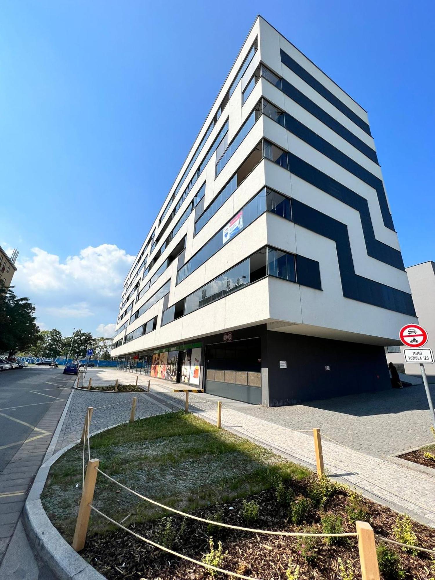 Apartment Luxury Pearl With Parking Place In Holesovice *