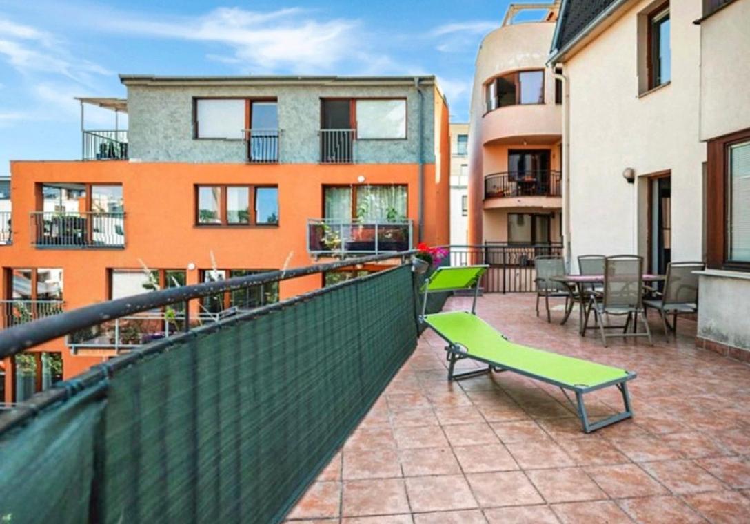 Spacious With Huge Balcony! Prag
