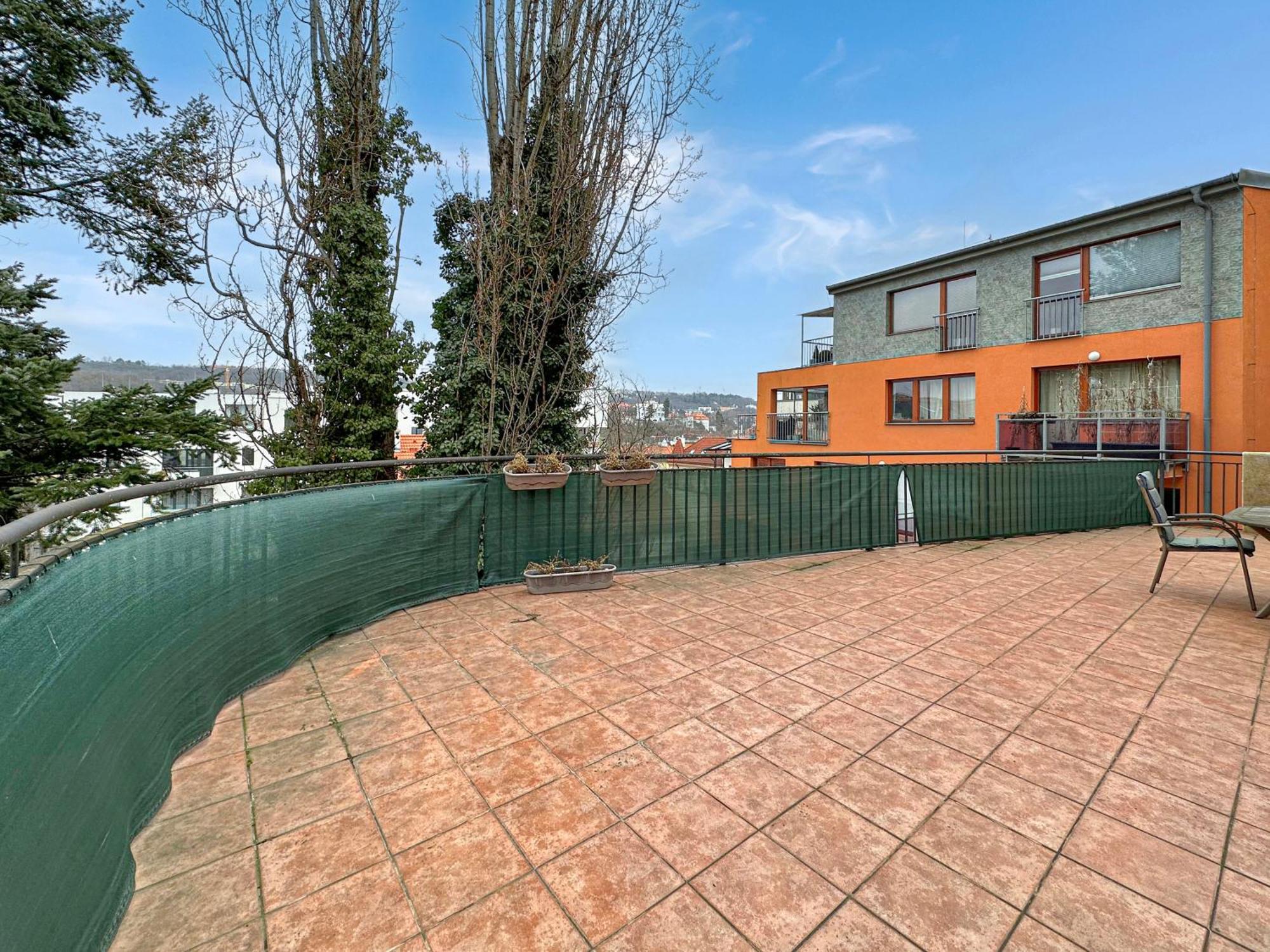 Spacious With Huge Balcony! Apartment *