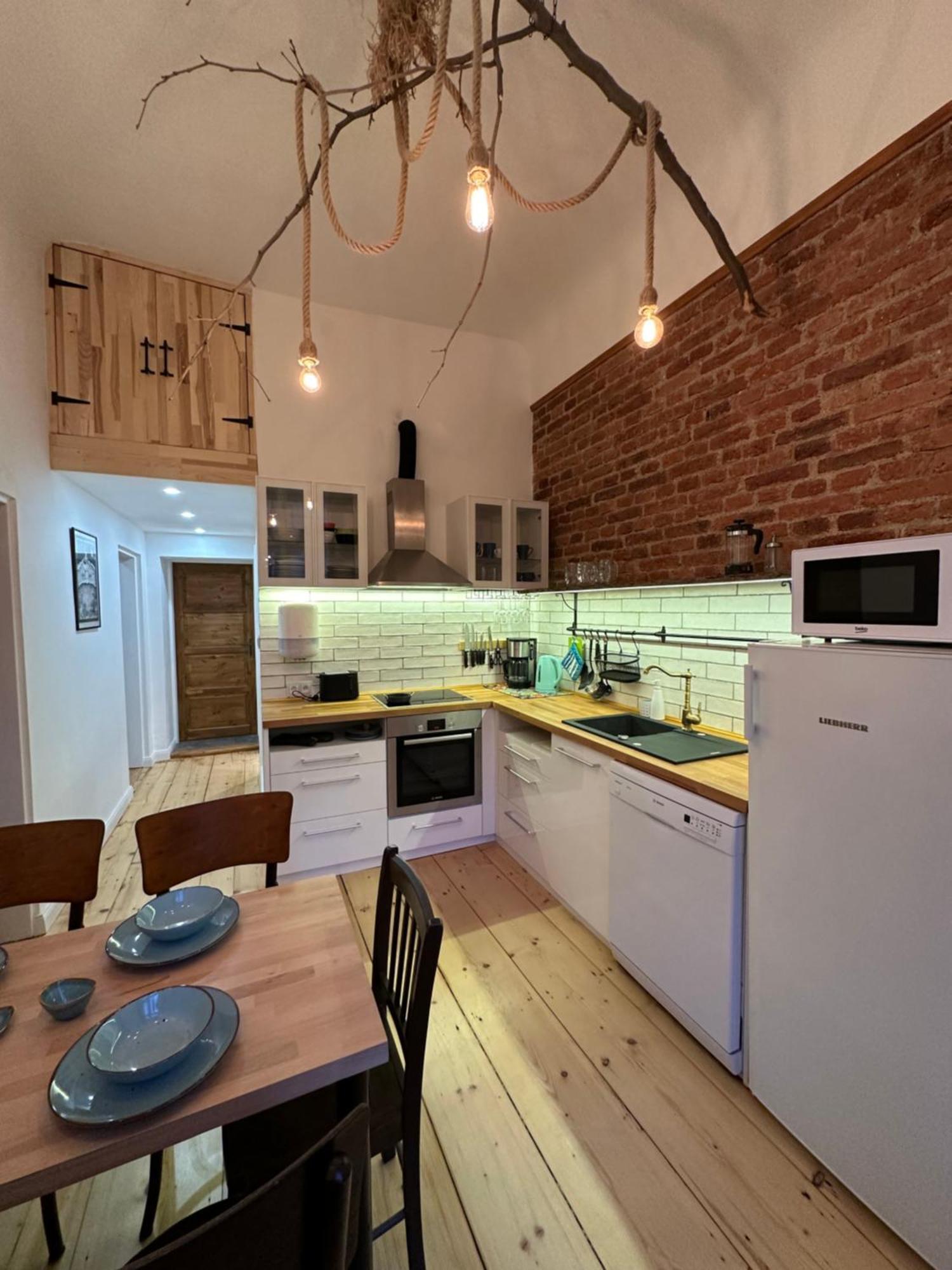 Cozy New Loft Lägenhet Prag
