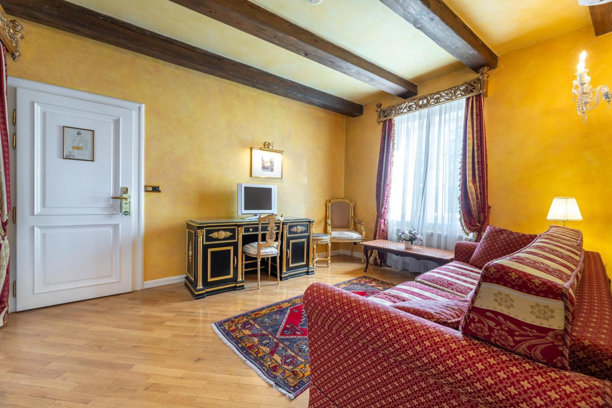 Nosticova Aparthotel *
