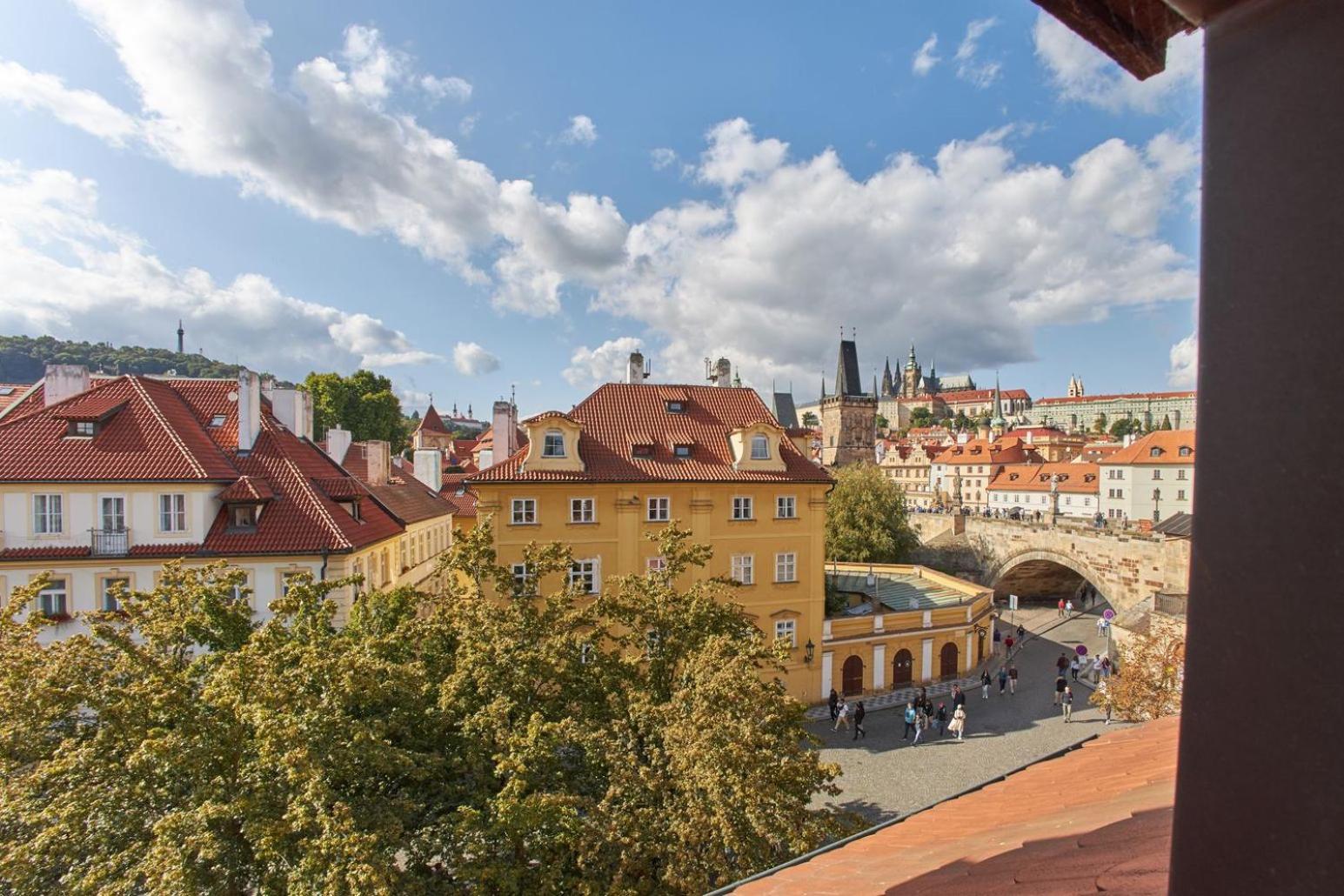 River View By Charles bridge Prag