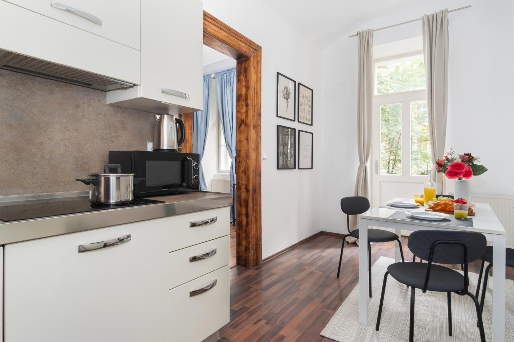 Days - Modern Apts - Fast Wifi - Netflix - 7 Min Wenceslas Sq
