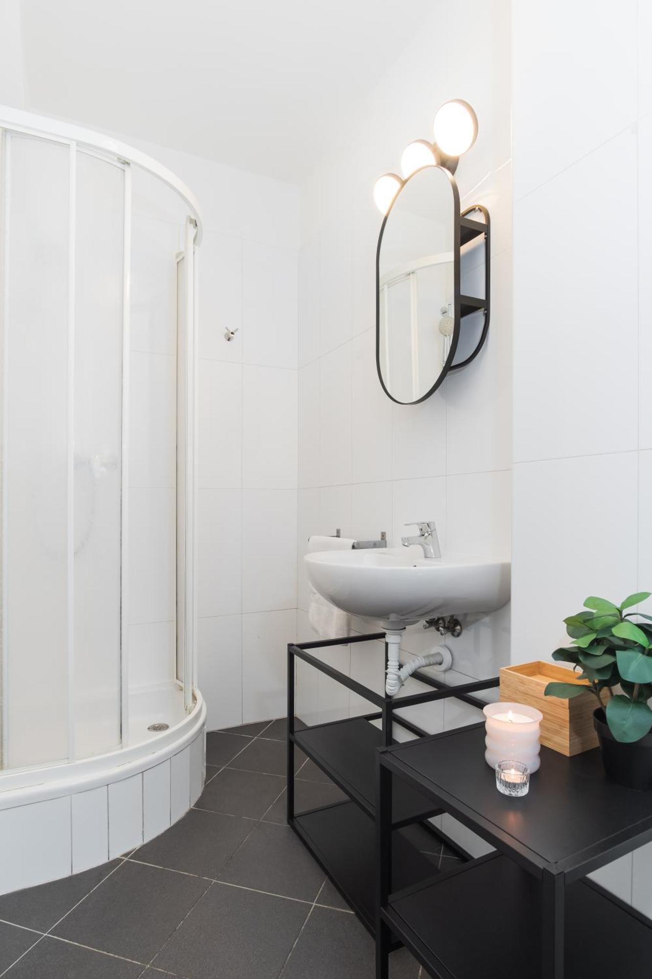 Days - Modern Apts - Fast Wifi - Netflix - 7 Min Wenceslas Sq *
