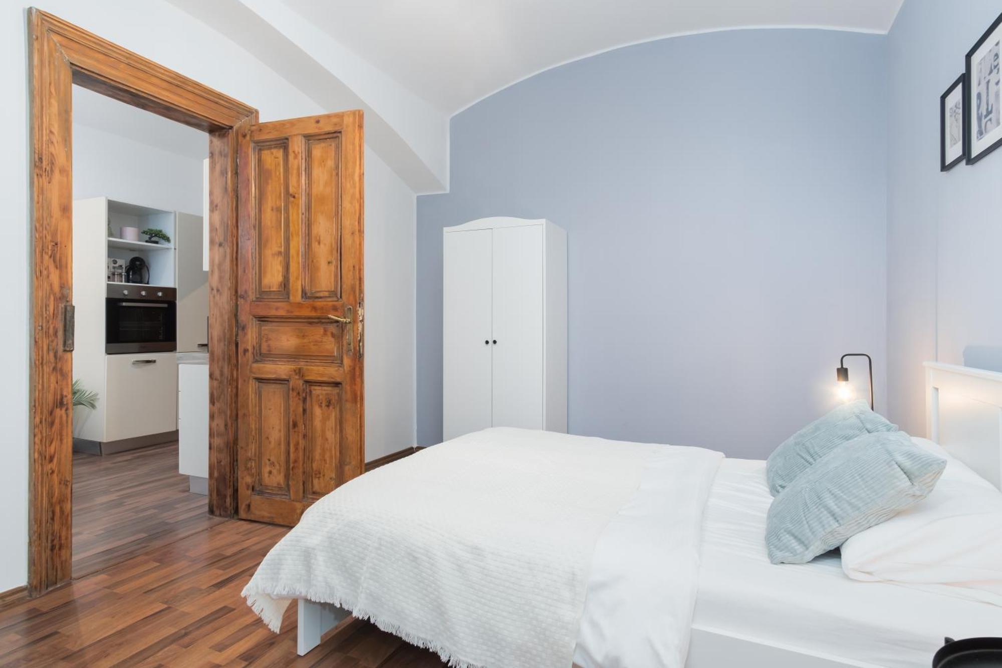 Days - Modern Apts - Fast Wifi - Netflix - 7 Min Wenceslas Sq