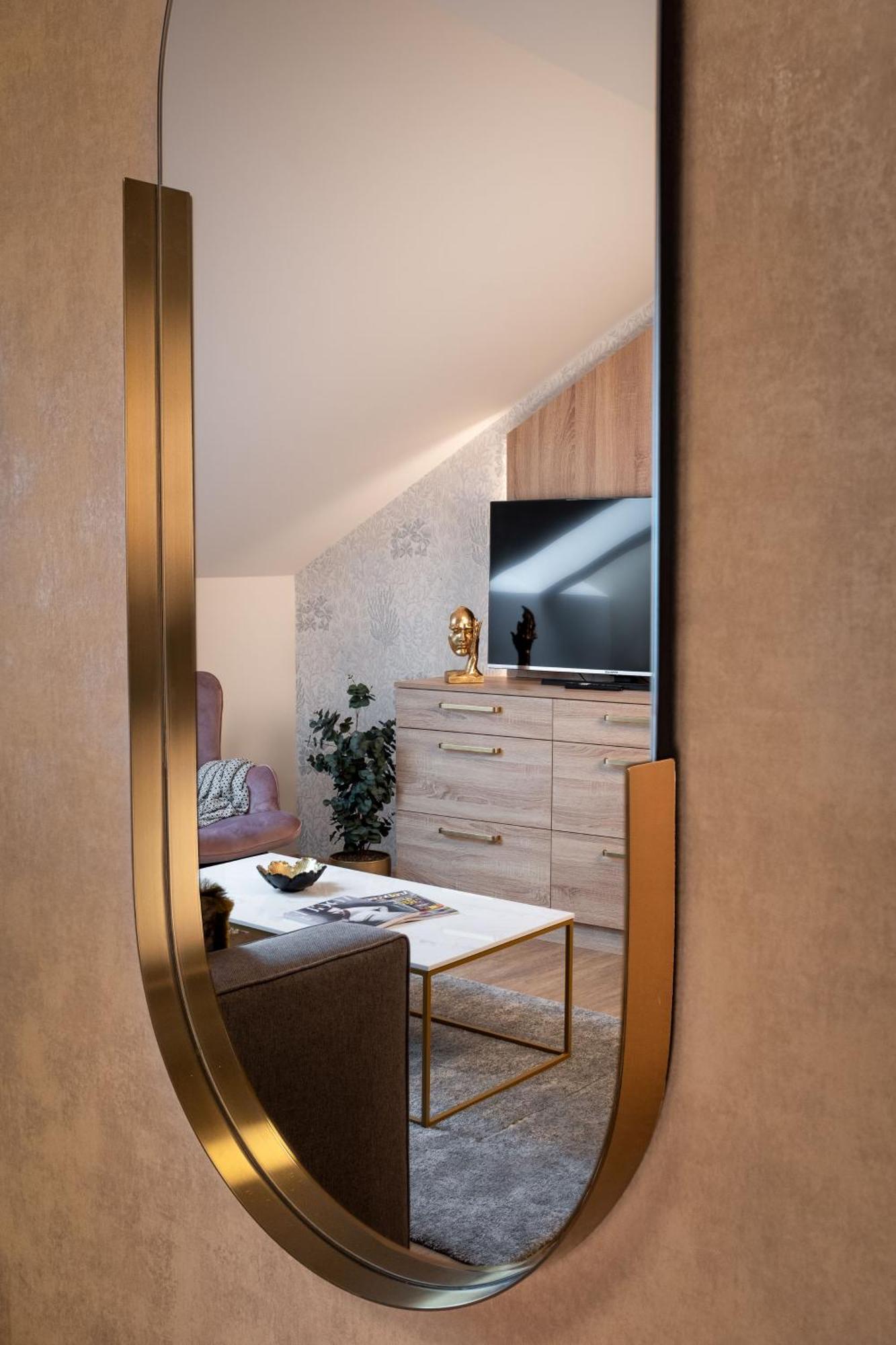 Theatre 9 By Adrez Apartment *